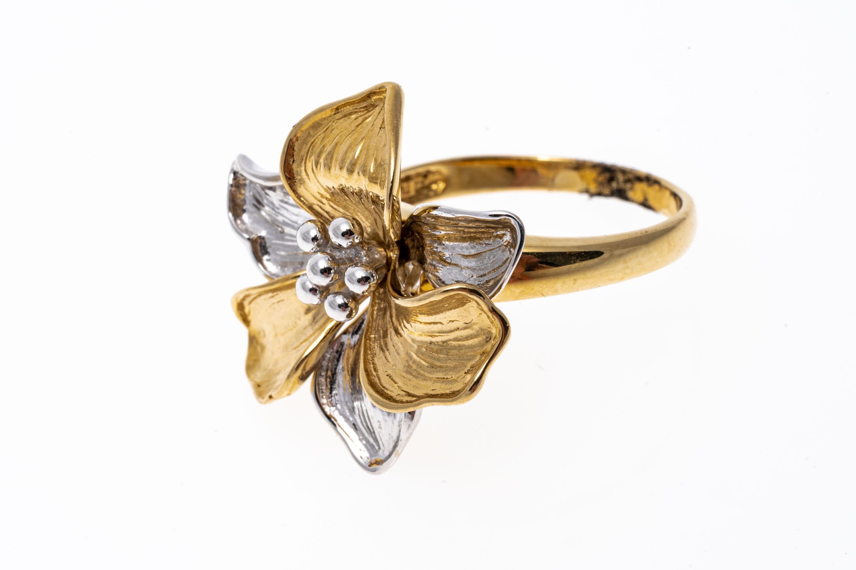 14 Karat Weiß- und Gelbgold Hochglanzpolierter Ring mit figuralem Blumenmotiv (Romantik) im Angebot