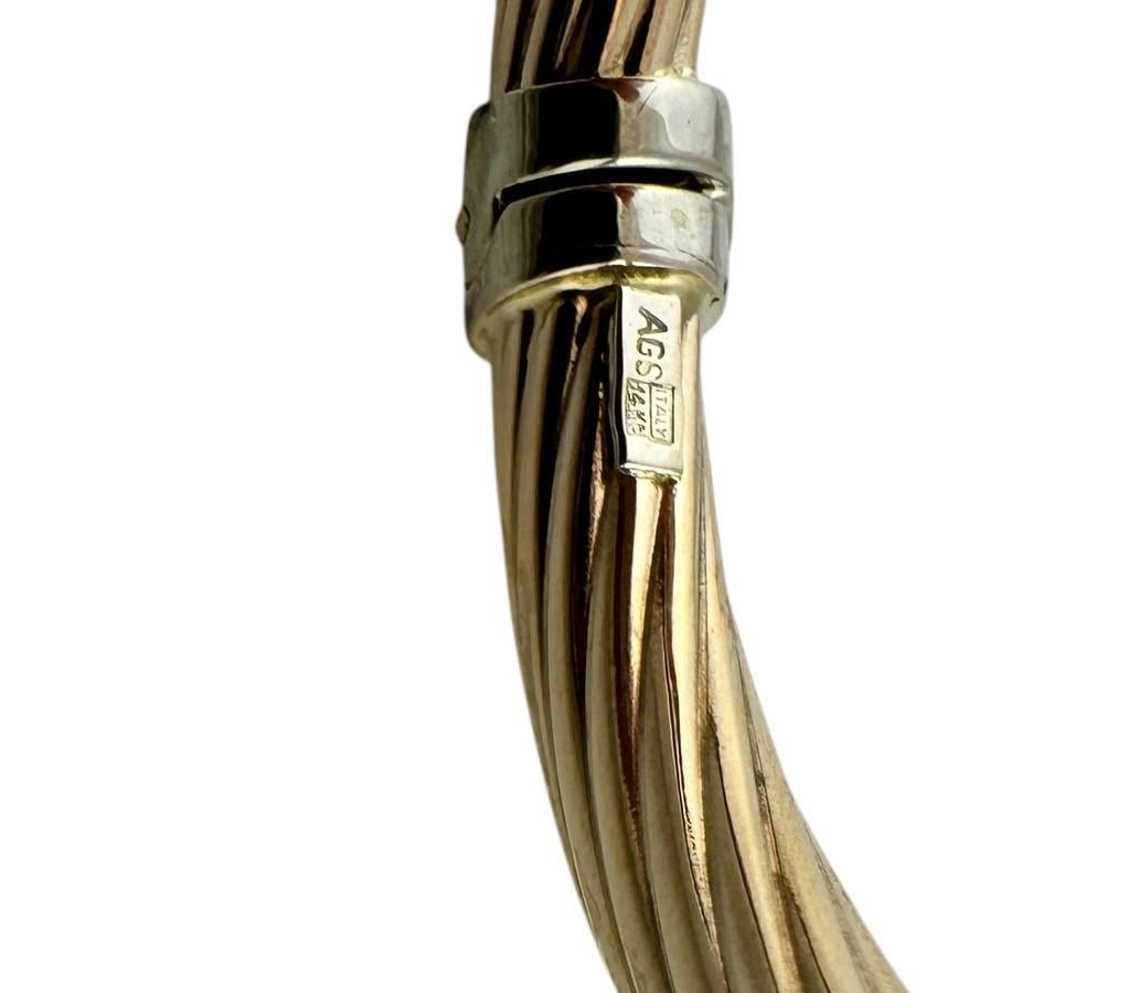 Bracelet jonc torsadé ovale en or blanc et jaune 14 carats #20421 Bon état - En vente à Washington Depot, CT
