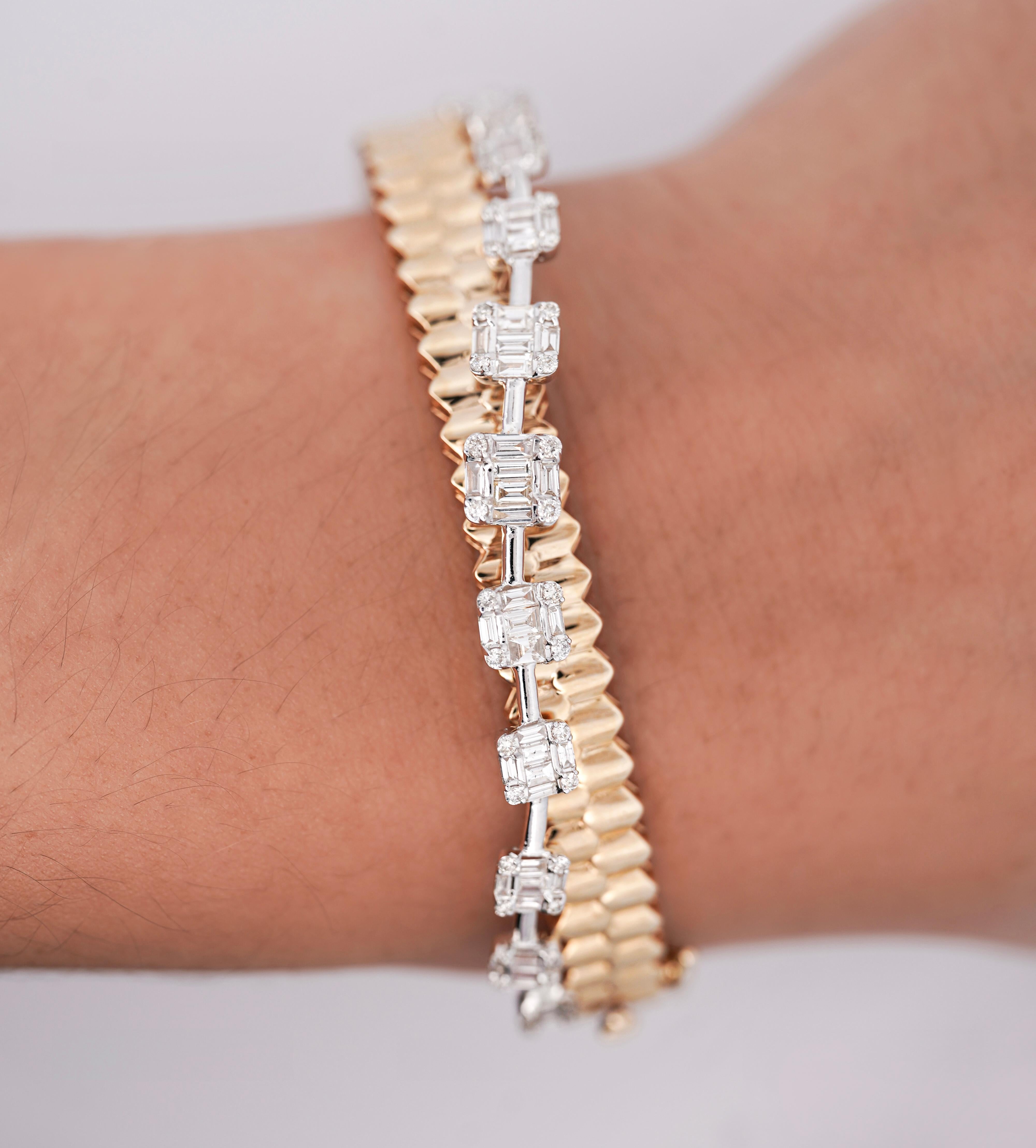 14K Weiß- und Gelbgold gerippter 1,52 Karat Diamant-Armreif mit Illusion-Set im Angebot 1