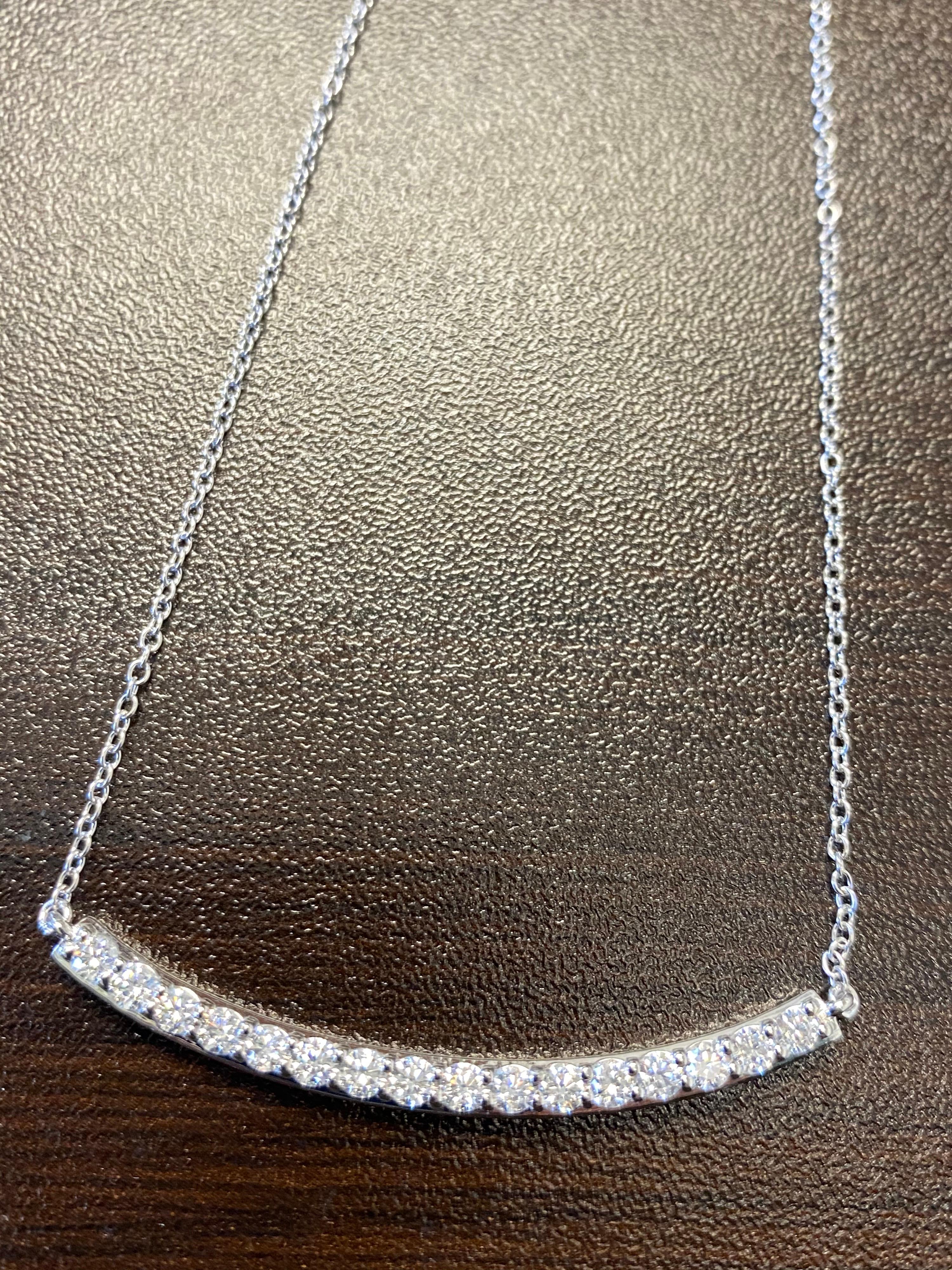 14 Karat White Bar Diamond Pendant 7 Pointers In New Condition For Sale In Great Neck, NY