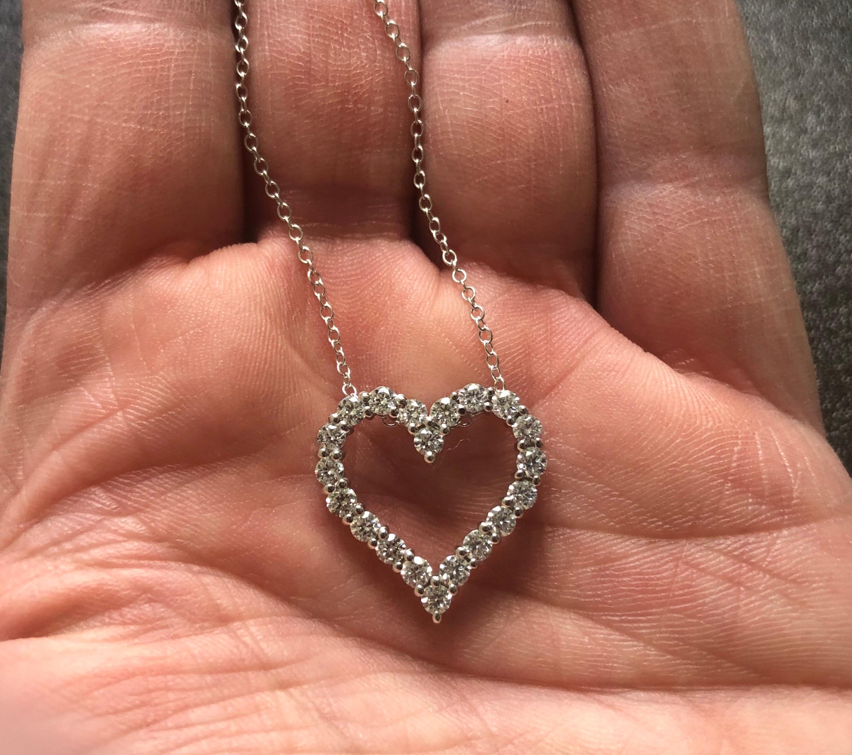 Women's 14 Karat White Diamond Heart Pendant 1.50 Carat For Sale