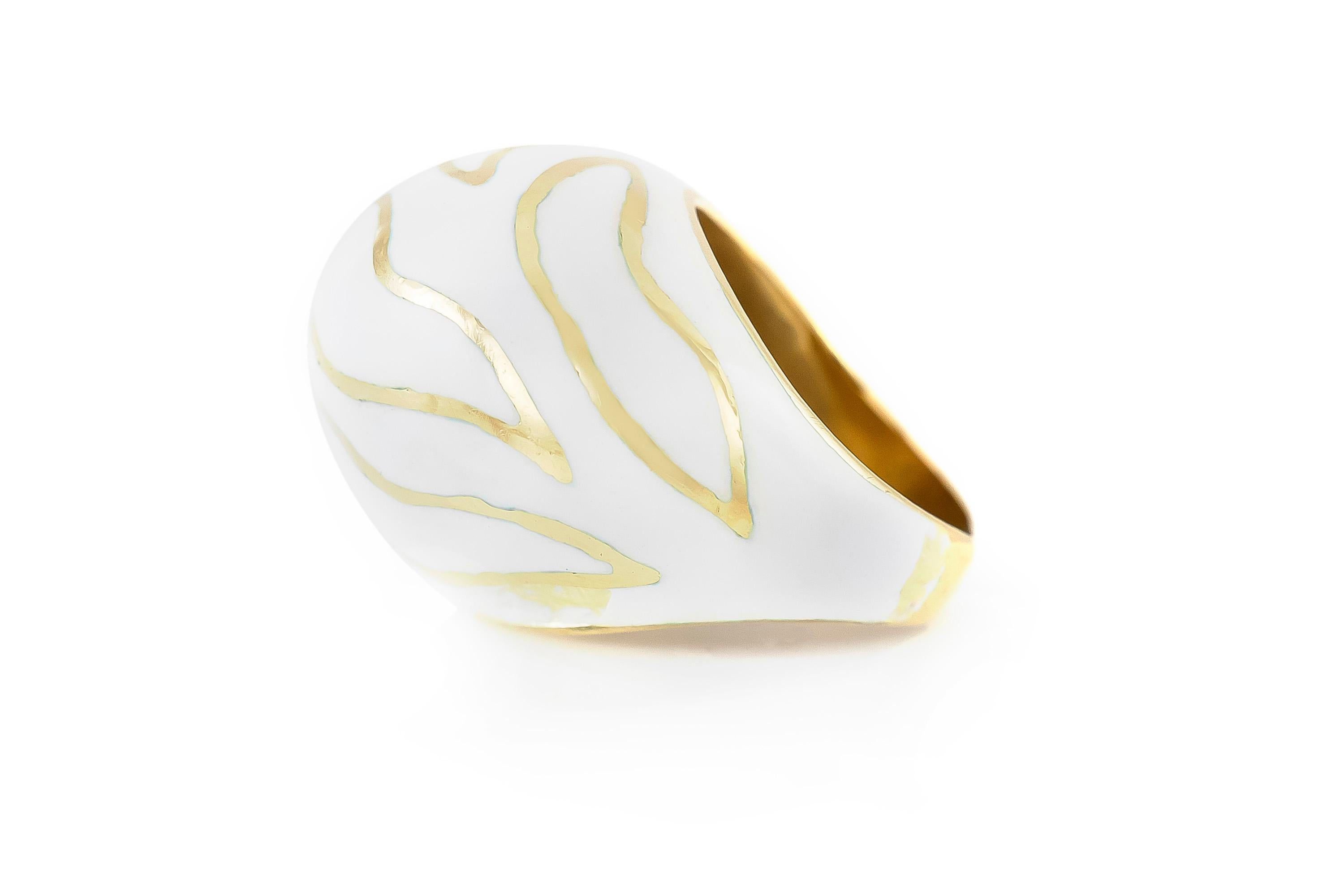 14 Karat White Enamel Cocktail Ring In Excellent Condition For Sale In New York, NY