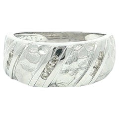 14k White Gold 0.15ctw Round Diamond Diagonal Hammered Finish Band Ring