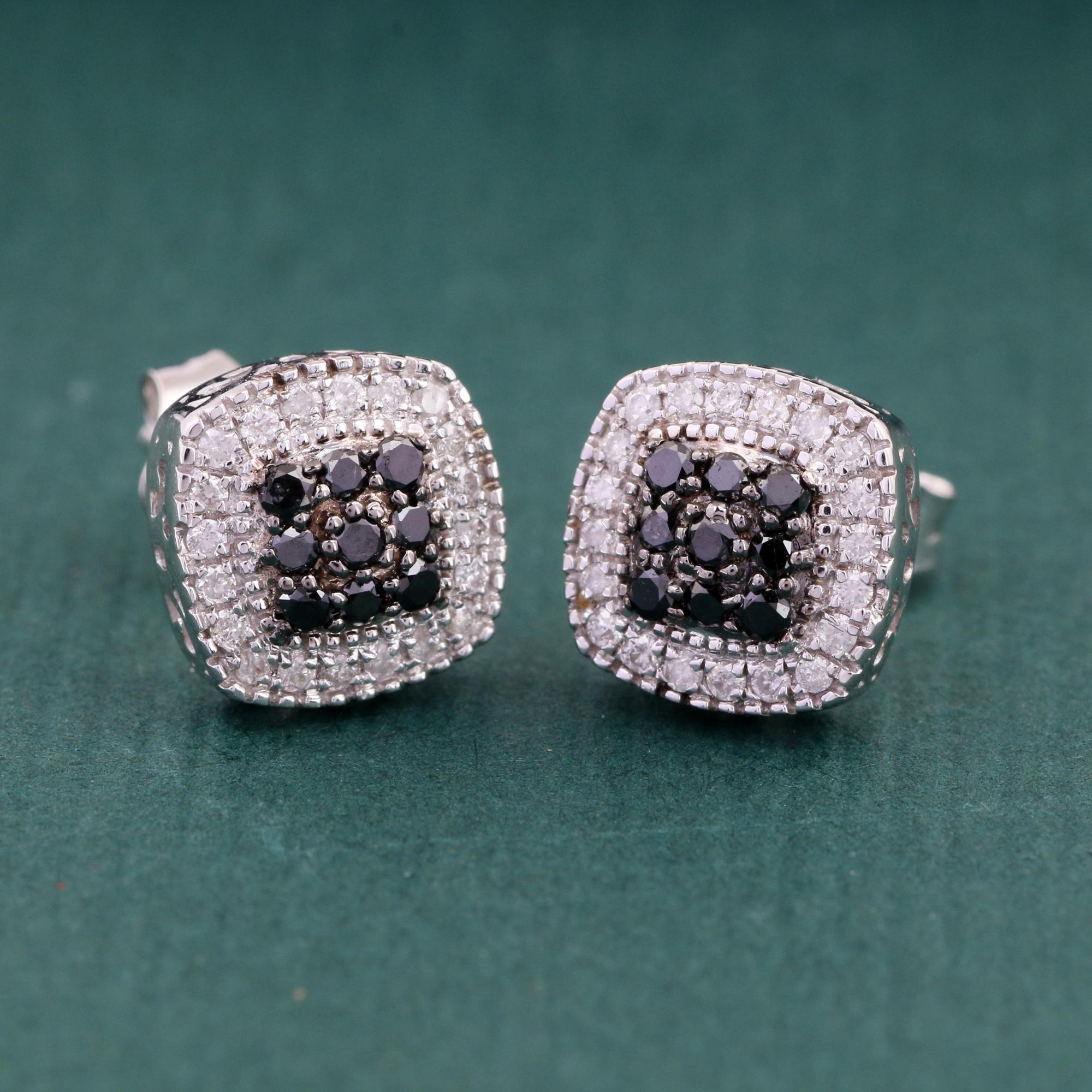 Taille brillant Clous d'oreilles en or blanc 14 carats avec diamants 0,160 carat au total et diamants noirs véritables de 0,218 carat en vente