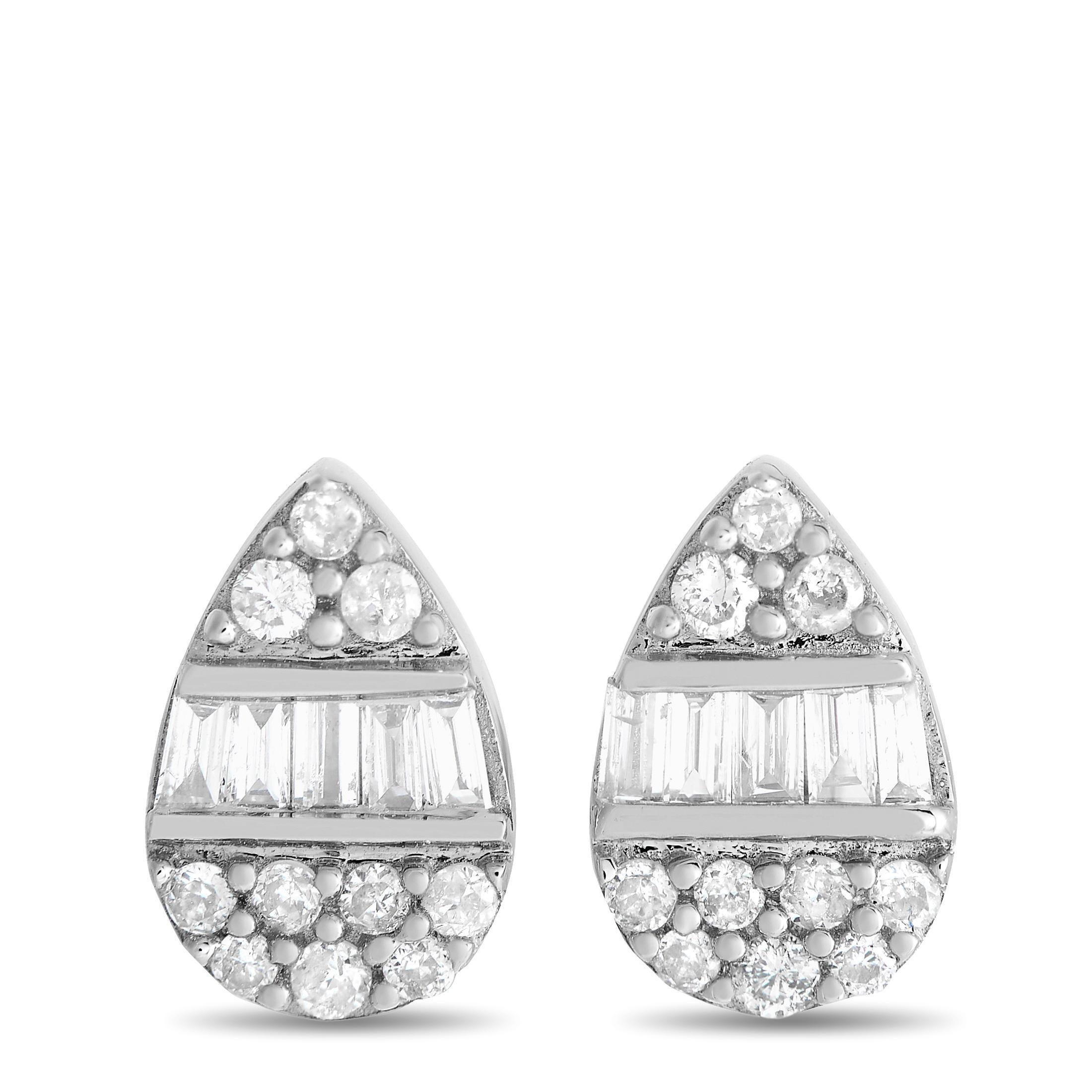 14K White Gold 0.18ct Diamond Cluster Pear Earrings In New Condition For Sale In Southampton, PA