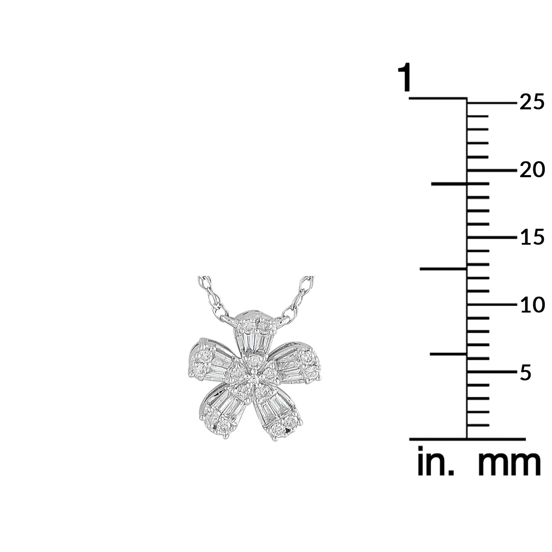 14K White Gold 0.20ct Diamond Flower Pendant Necklace PN16289-W en Nuevo estado para la venta en Southampton, PA