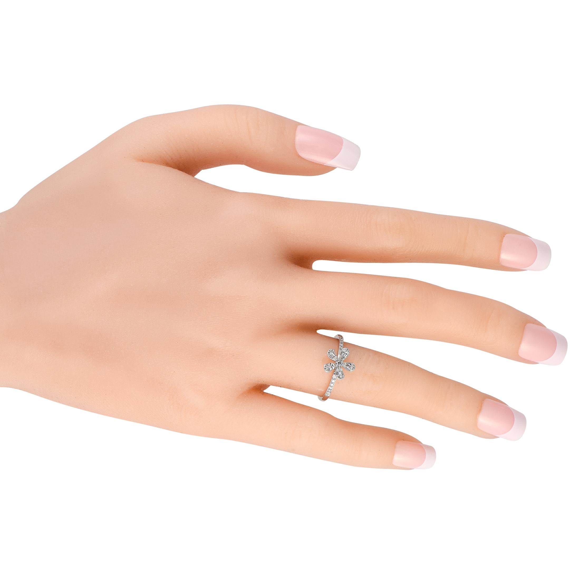 Mixed Cut 14K White Gold 0.20ct Diamond Flower Ring For Sale