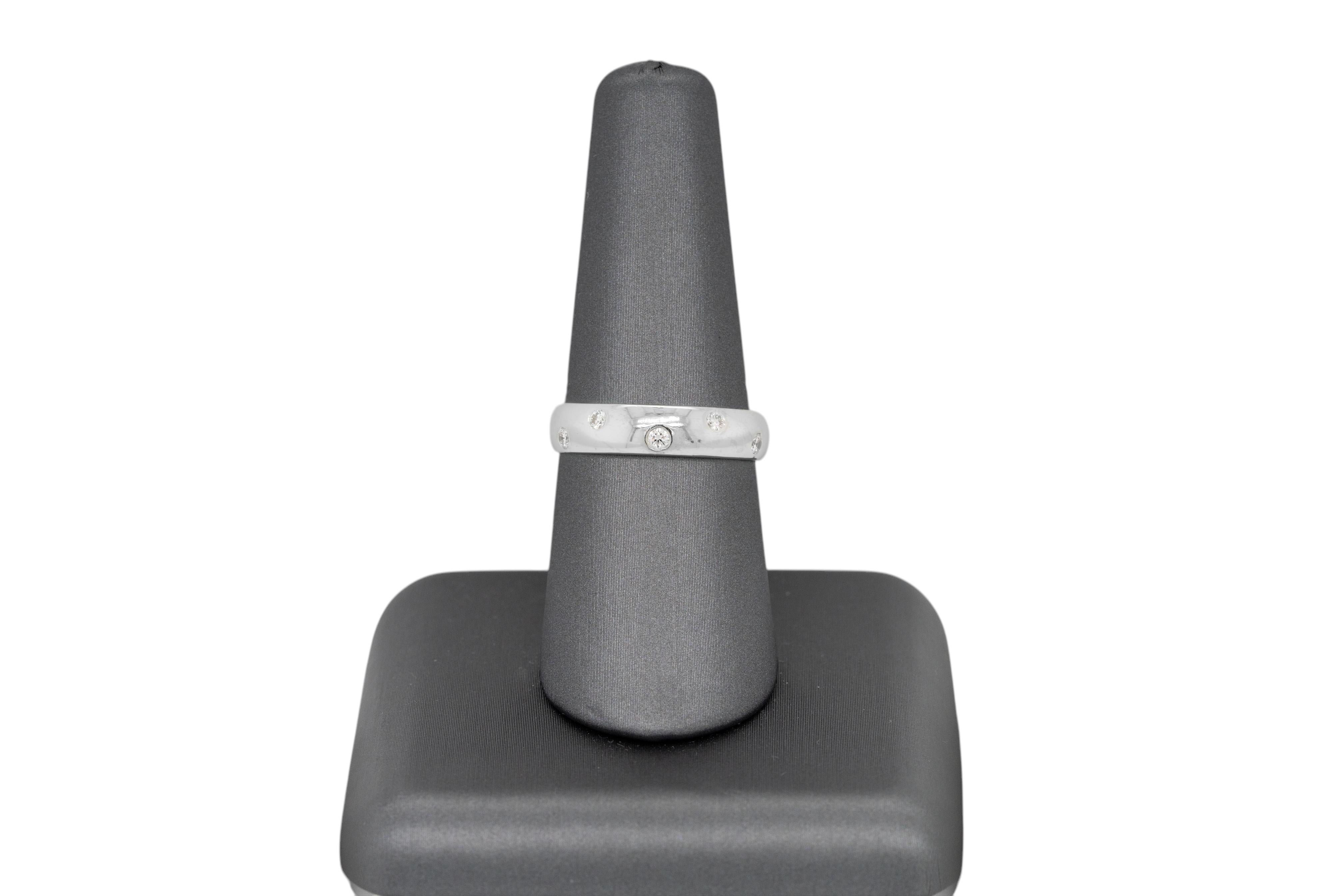 14k White Gold 0.20ctw Diamond Wedding Band In Excellent Condition In Boca Raton, FL