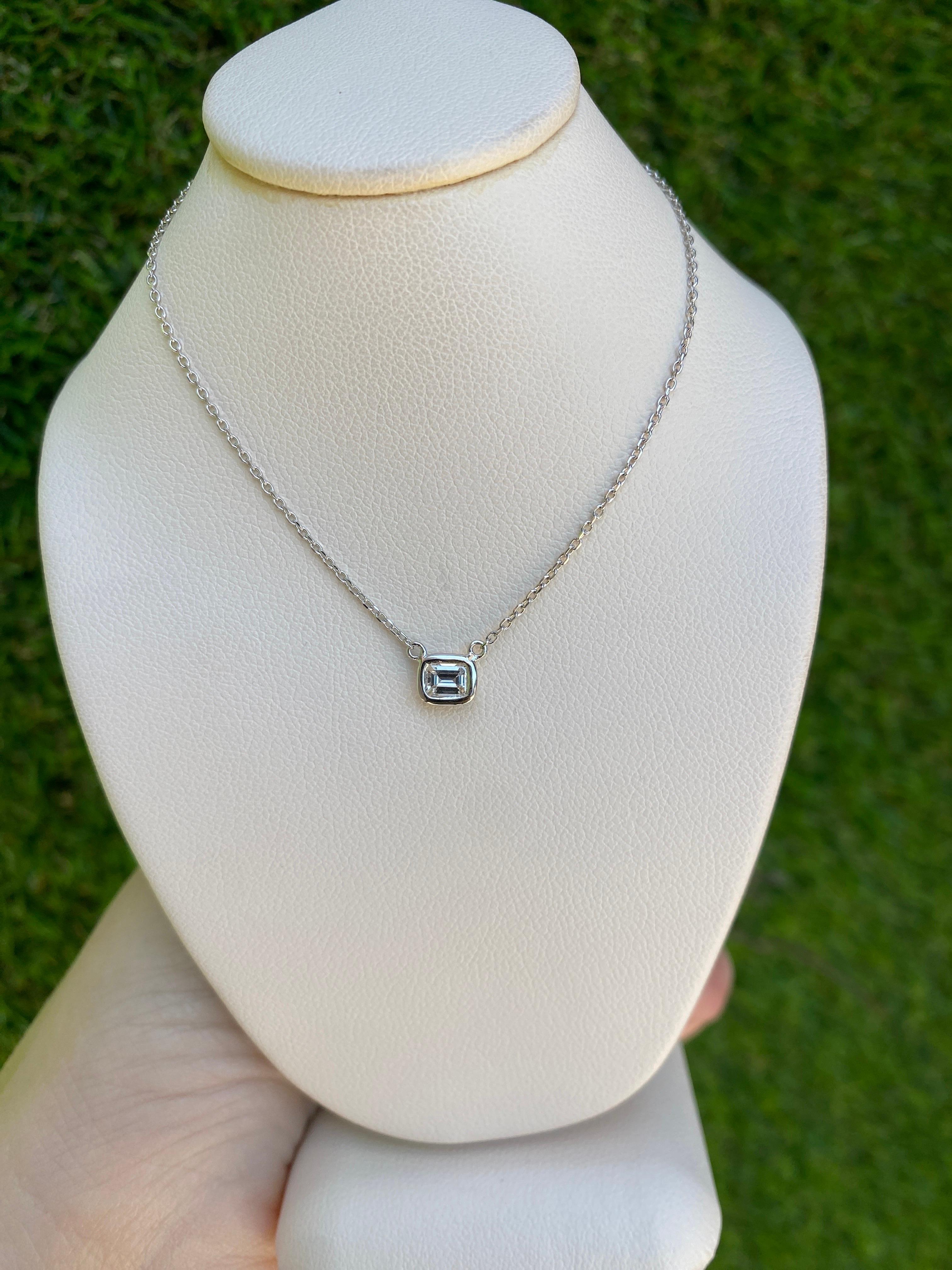 14k White Gold 0.23 Carat Natural Emerald Cut Diamond Pendant Necklace  For Sale 7