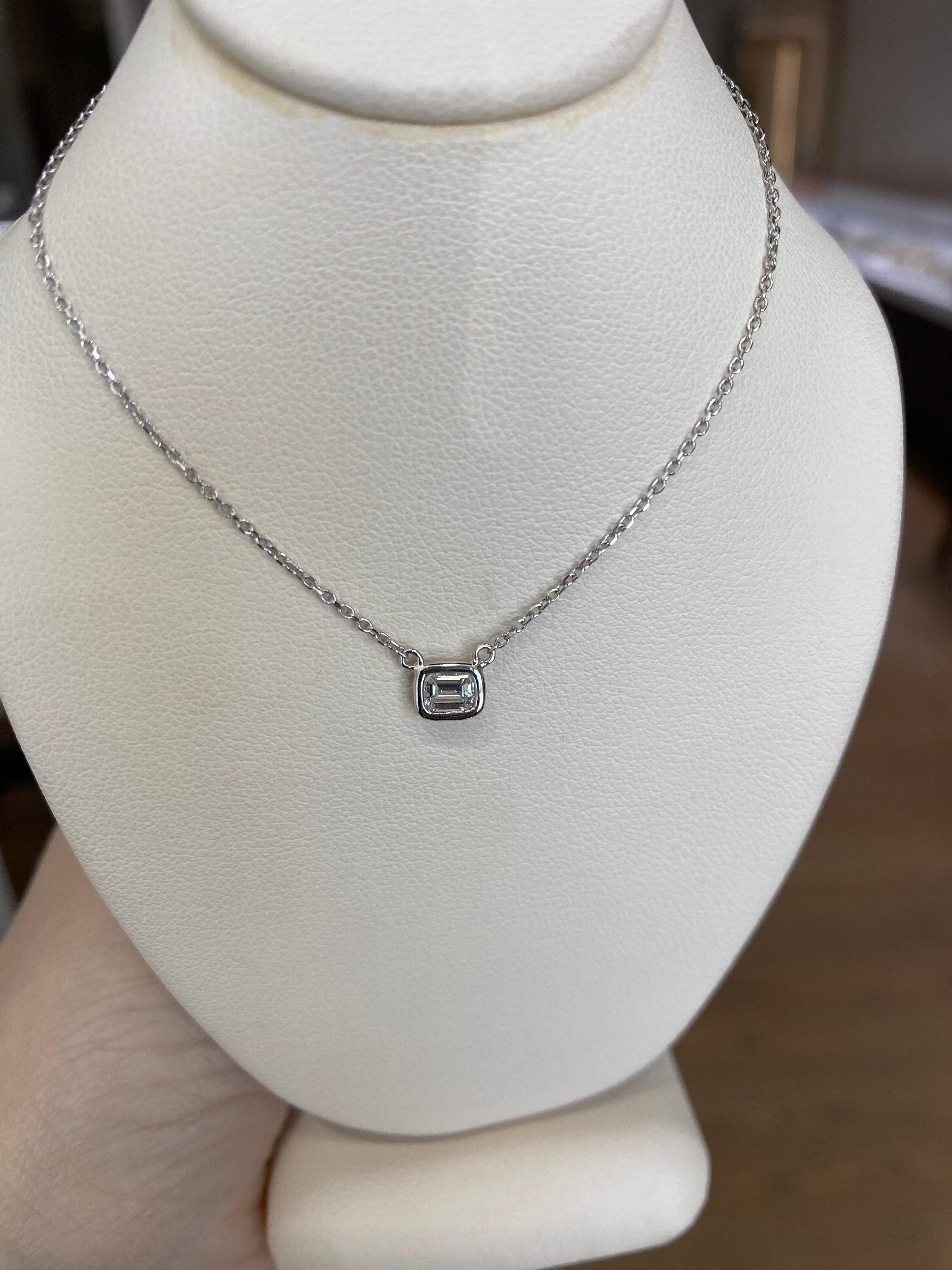 14k White Gold 0.23 Carat Natural Emerald Cut Diamond Pendant Necklace  For Sale 9