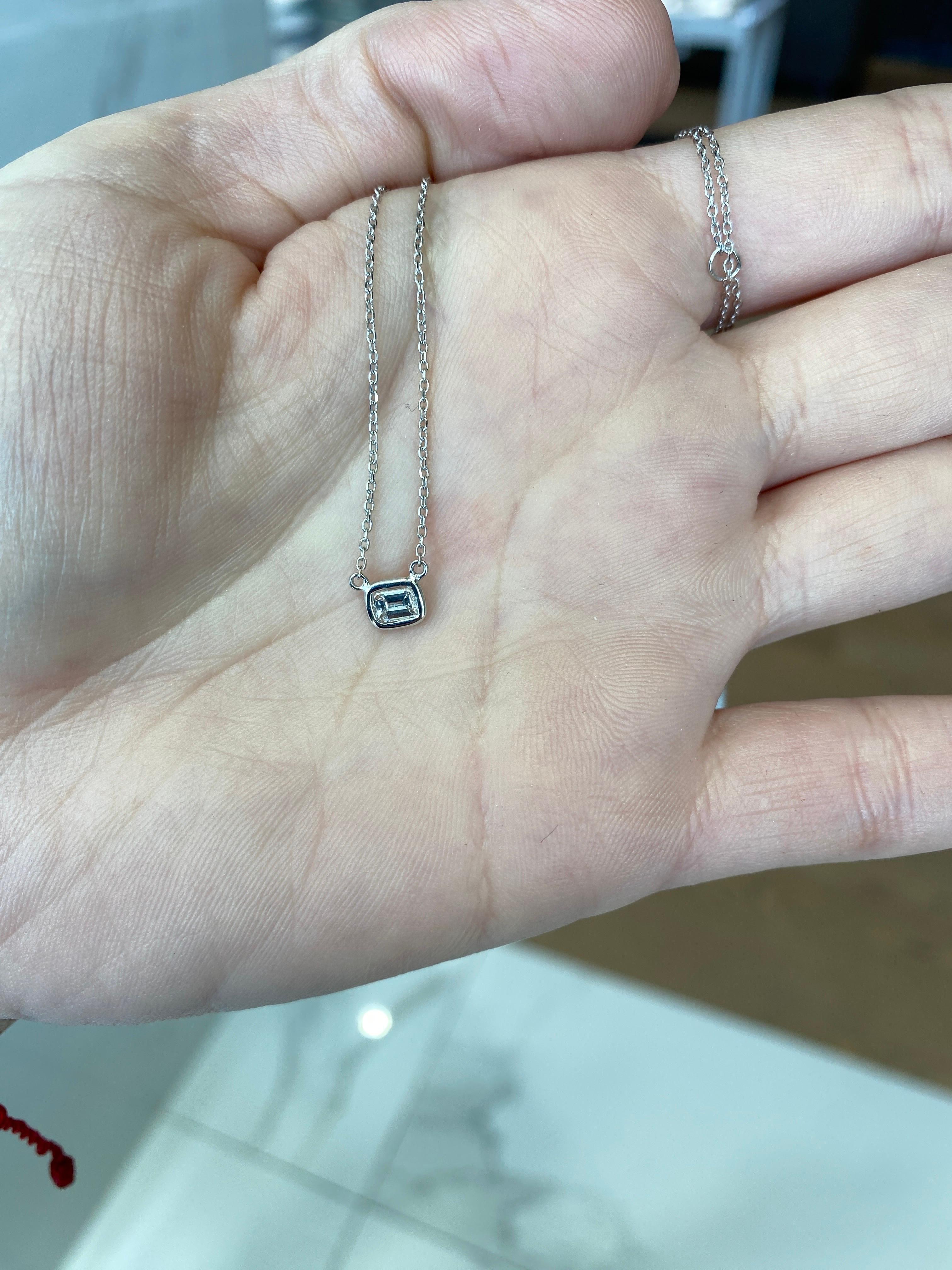 14k White Gold 0.23 Carat Natural Emerald Cut Diamond Pendant Necklace  For Sale 1