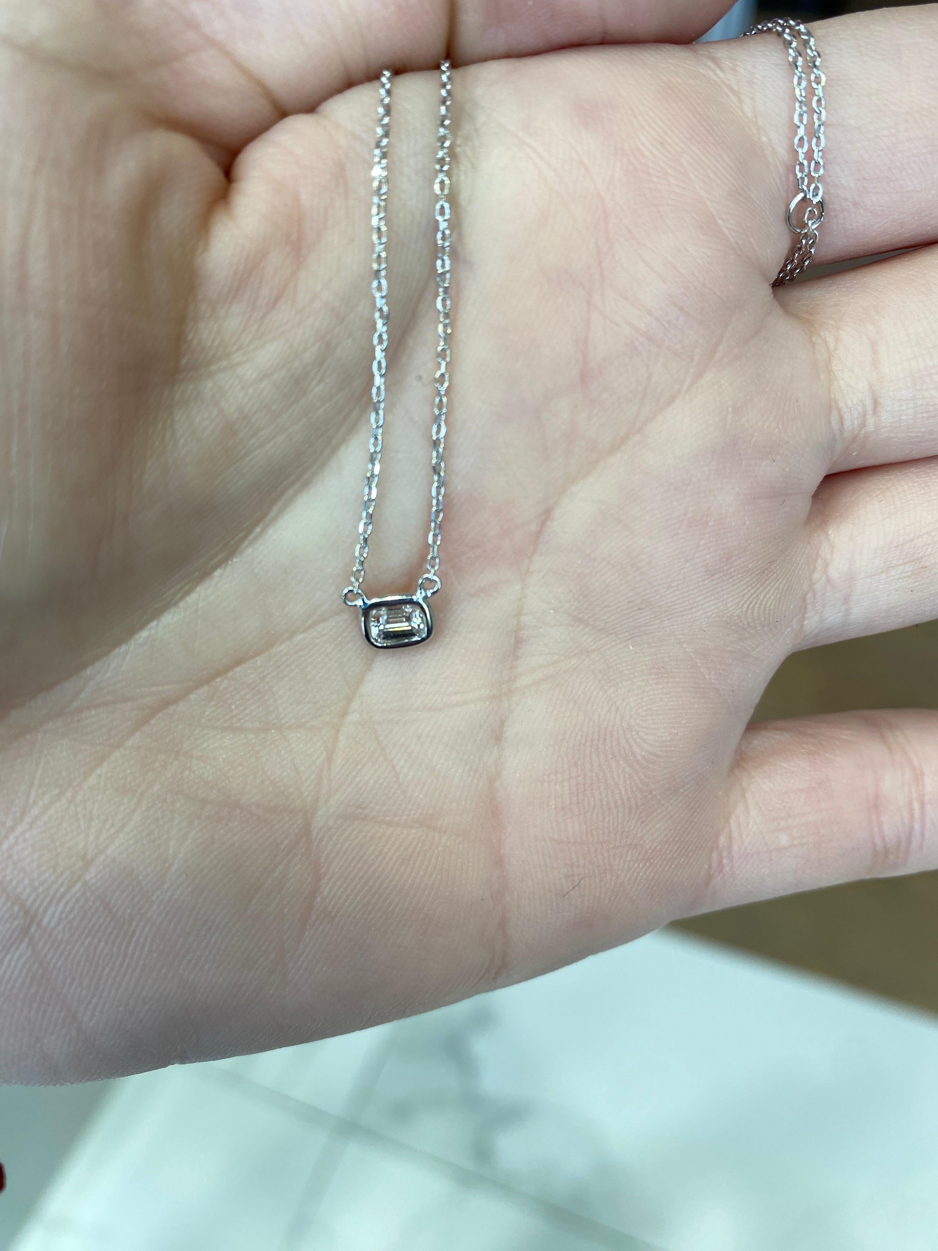 14k White Gold 0.23 Carat Natural Emerald Cut Diamond Pendant Necklace  For Sale 2