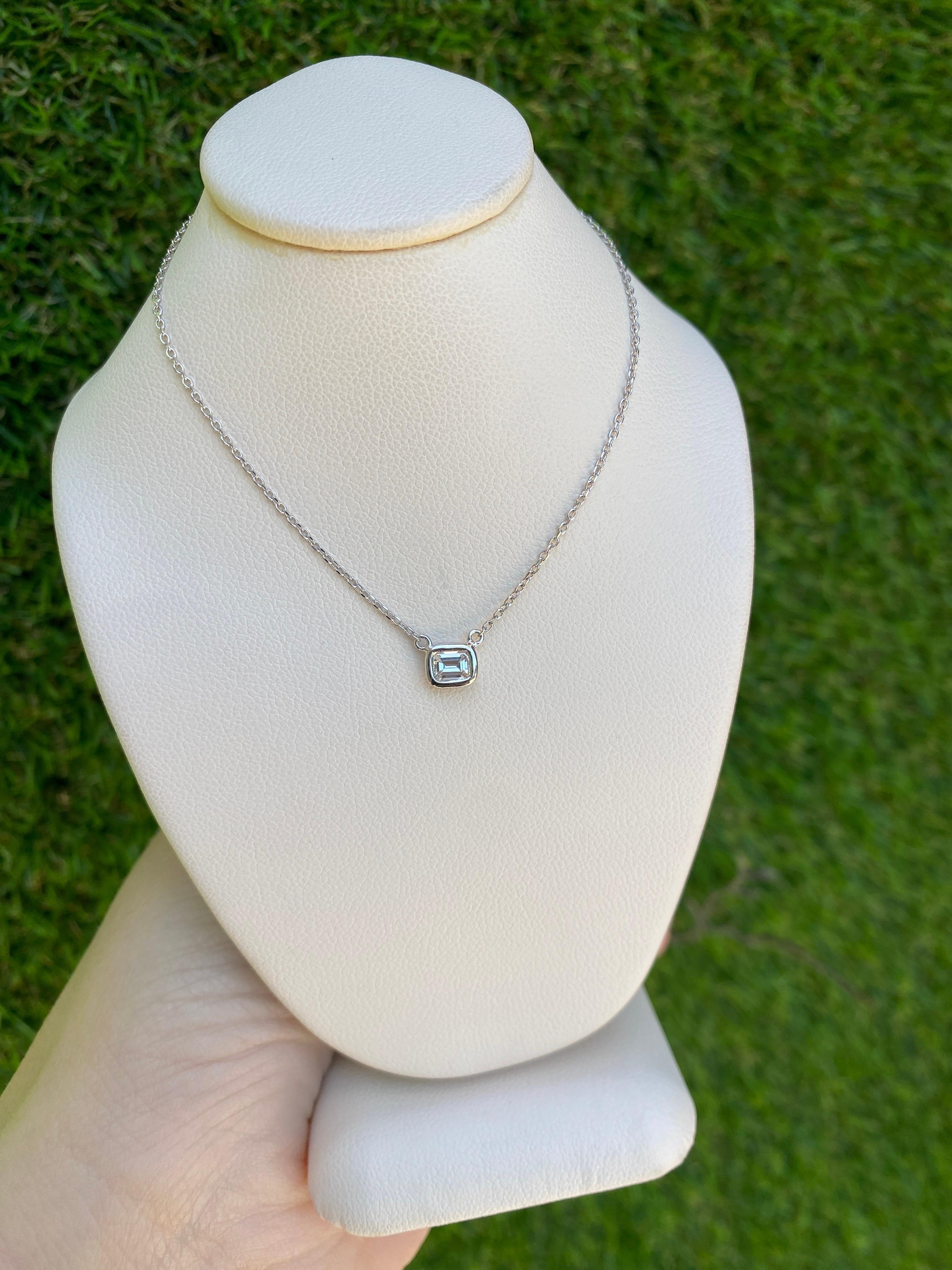 14k White Gold 0.23 Carat Natural Emerald Cut Diamond Pendant Necklace  For Sale 3