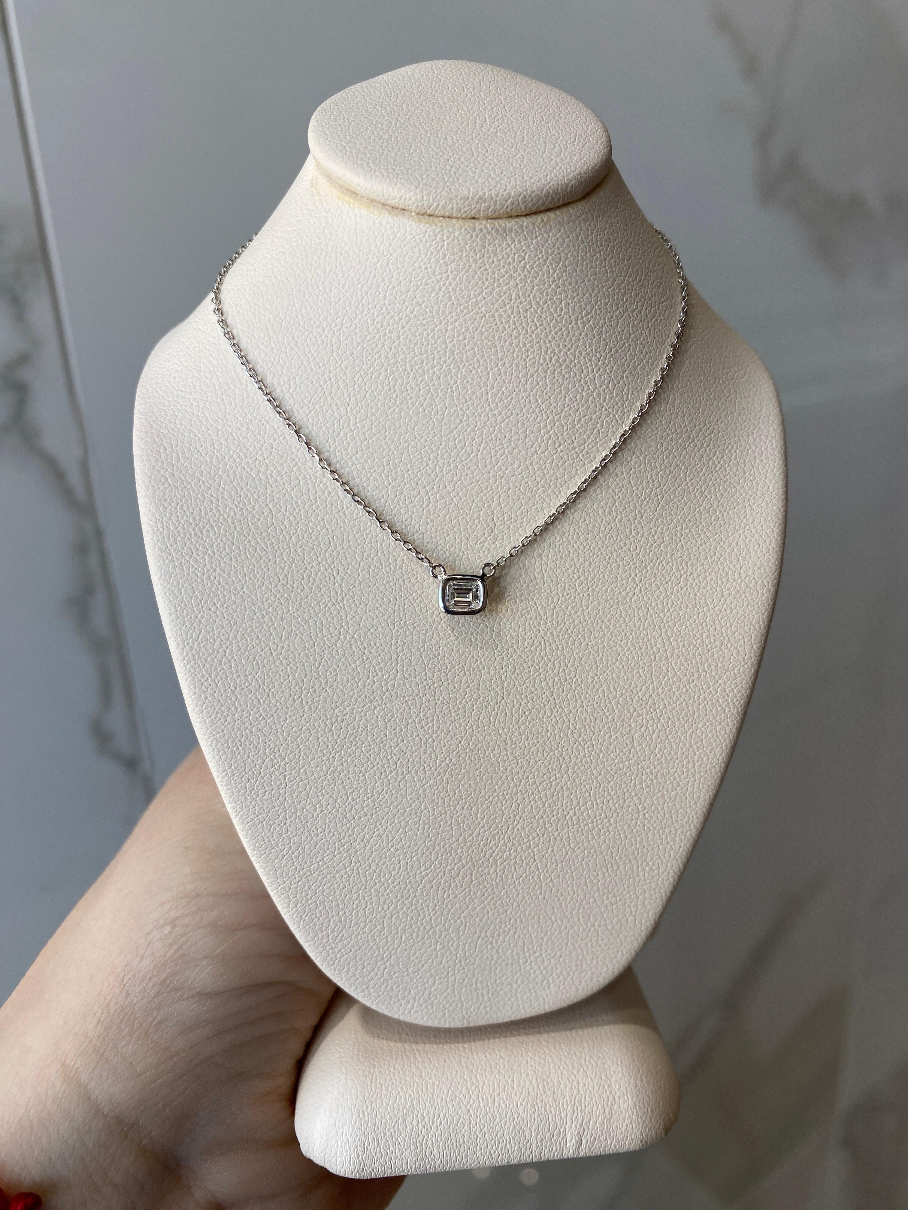 14k White Gold 0.23 Carat Natural Emerald Cut Diamond Pendant Necklace  For Sale 5