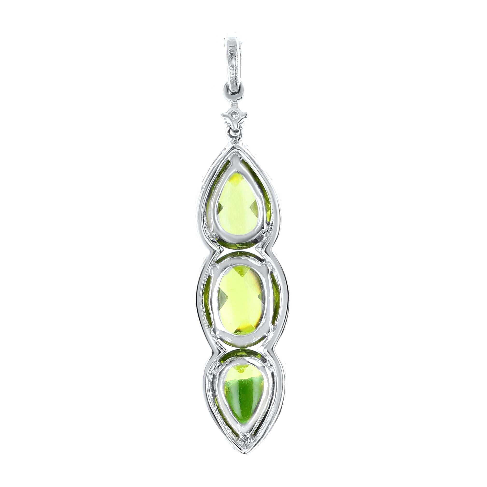 14 Karat White Gold 0.24 Carat Diamond Peridot Pendant In New Condition For Sale In New York, NY