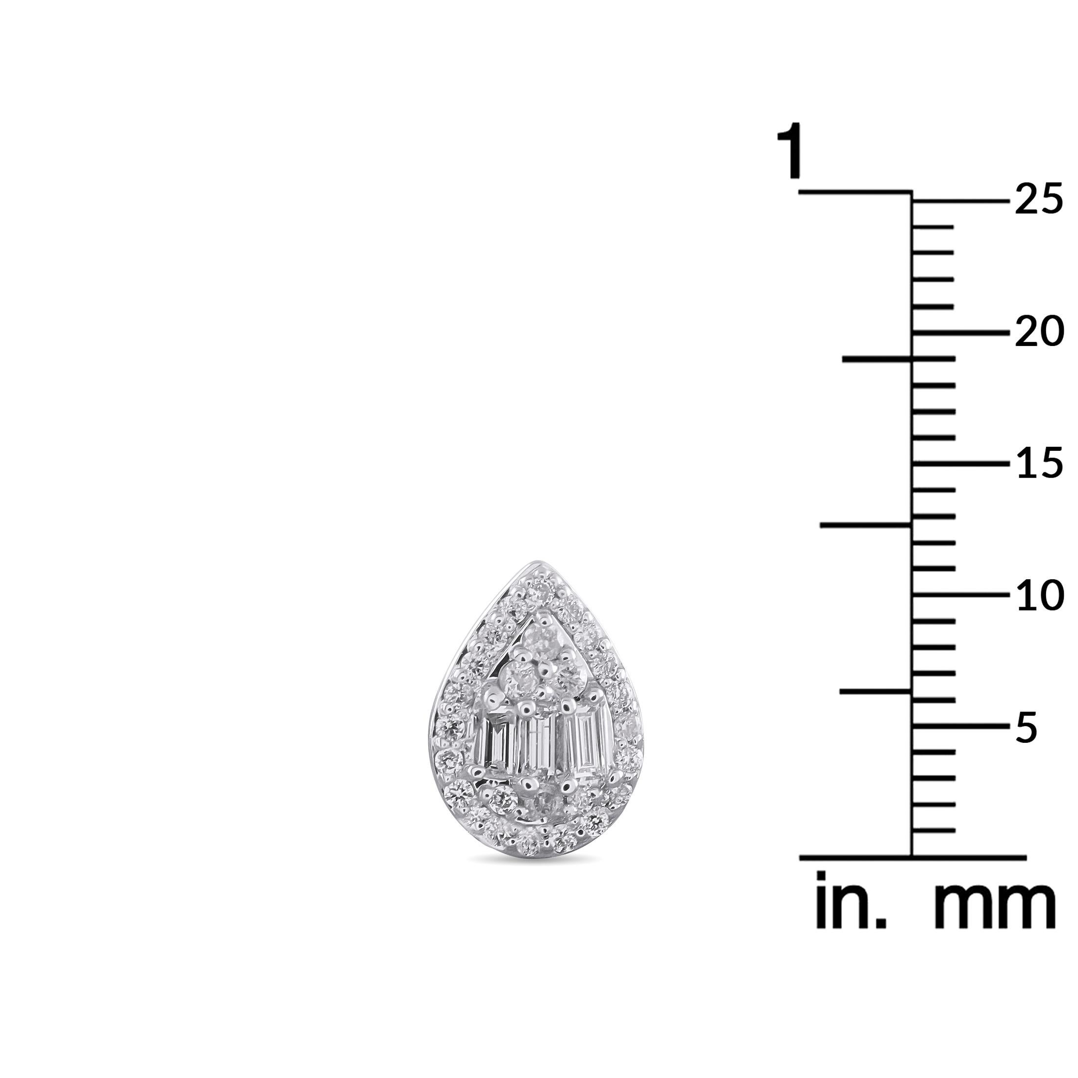 14K White Gold 0.25ct Diamond Cluster Pear Stud Earrings ER29498-W im Zustand „Neu“ im Angebot in Southampton, PA