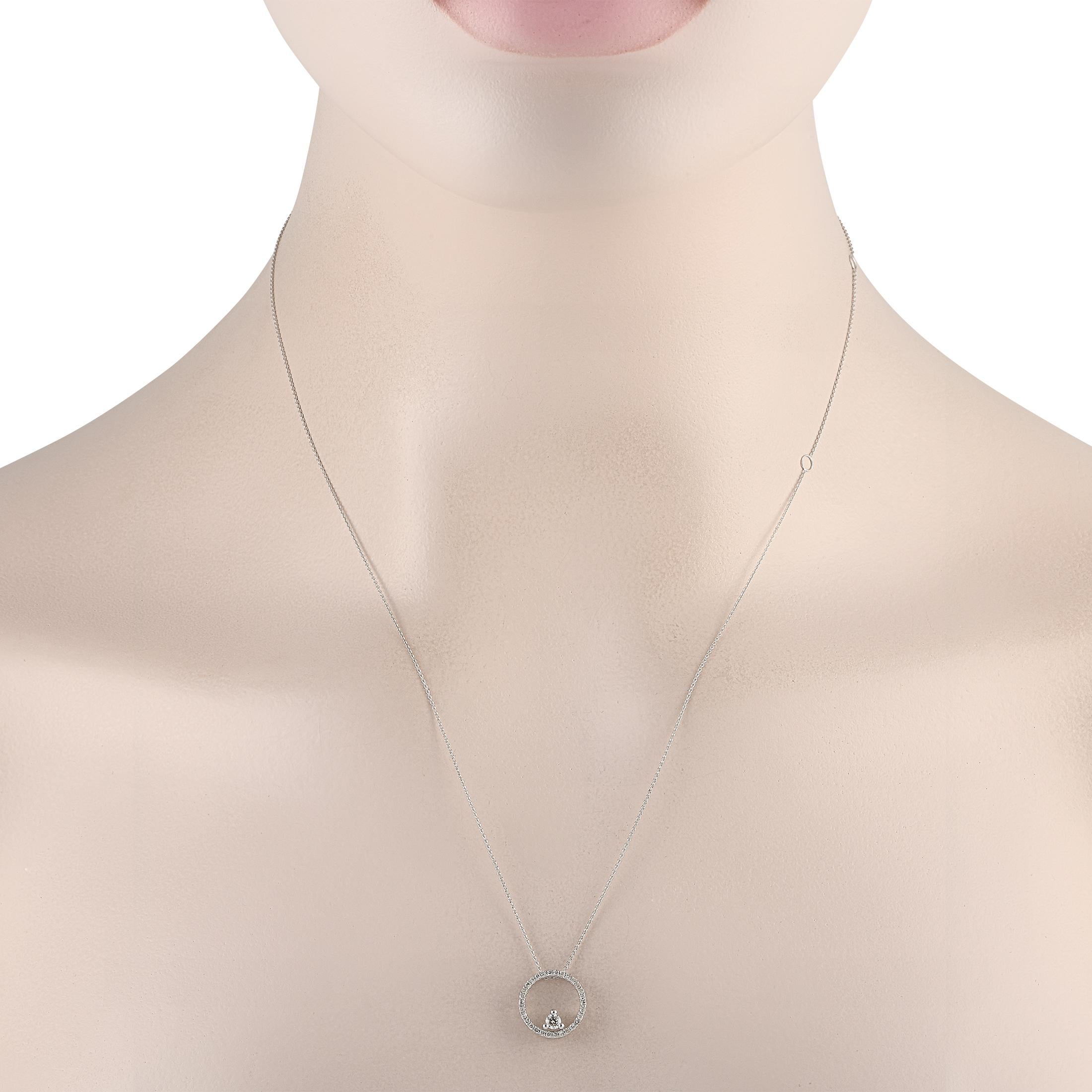 Geometric forms and luxurious materials make this necklace a timeless piece that will never go out of style. The circular pendant measures 0.5 round and comes to life thanks to dazzling Diamonds with a total weight of 0.25 carats. Crafted from 14K