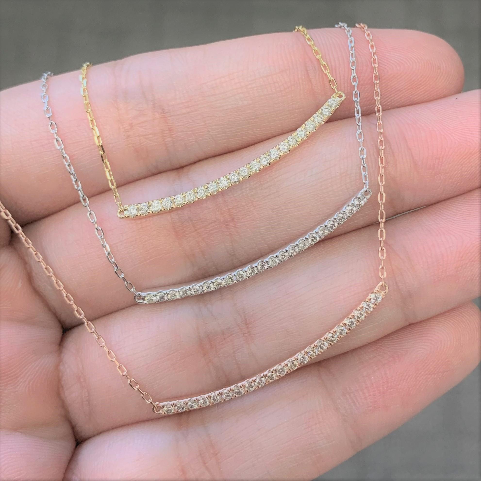 Una bellissima e classica collana a barrette di diamanti in oro 14k con 0,26ct di diamanti naturali rotondi e scintillanti. Il colore e la purezza del diamante sono GH SI1-SI2. La catena misura 16