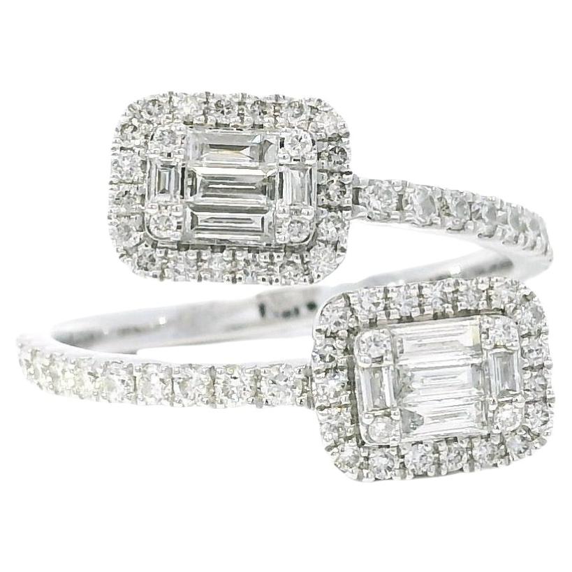 Bague Toi et Moi en or blanc 14k sertie d'un diamant baguette de 0,28 carats et d'un diamant rond de 0,45 carats