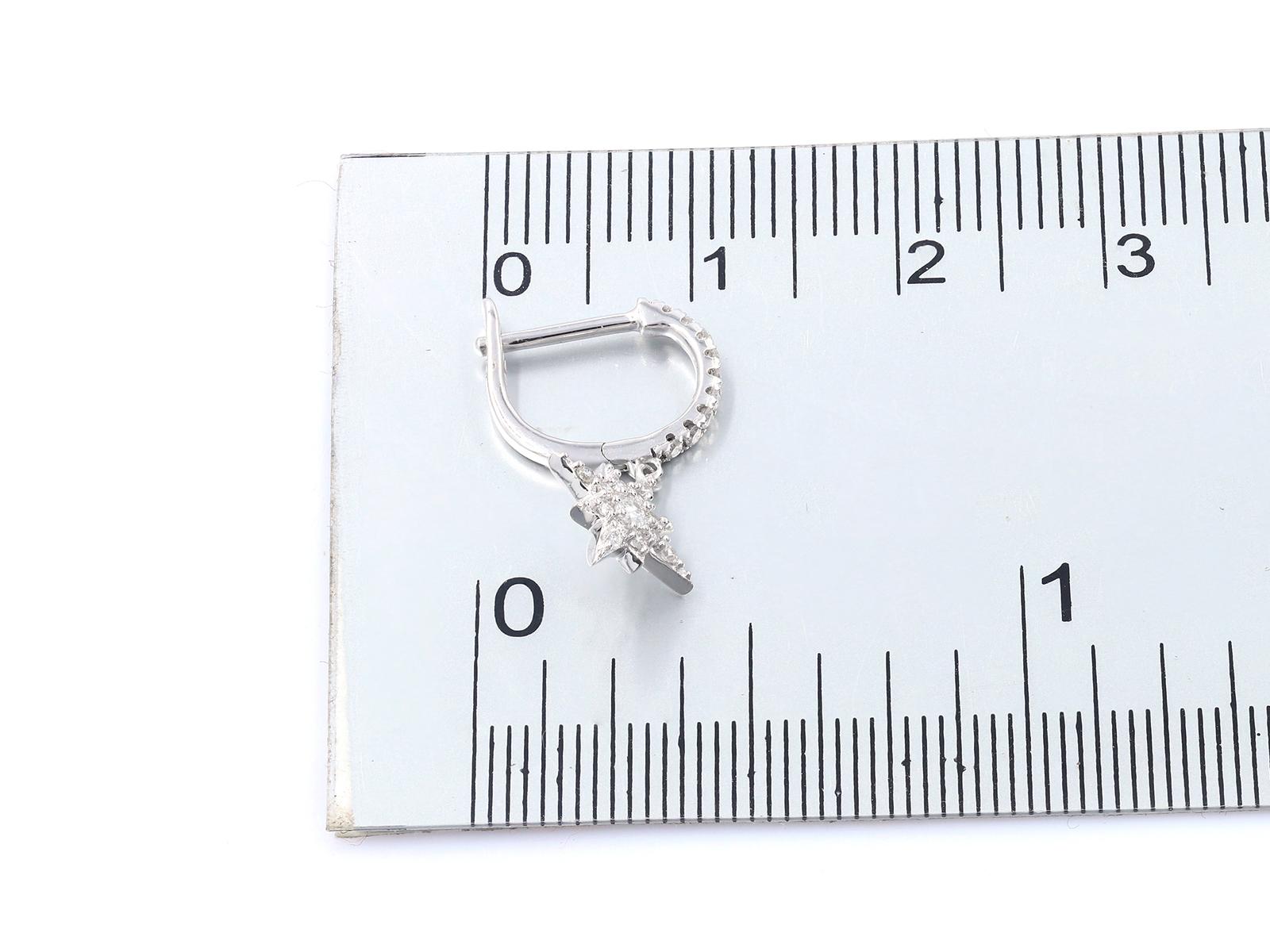 Oro bianco 14K 0,29 Ct. Orecchini a goccia con diamante Pave Starburst in vendita 1