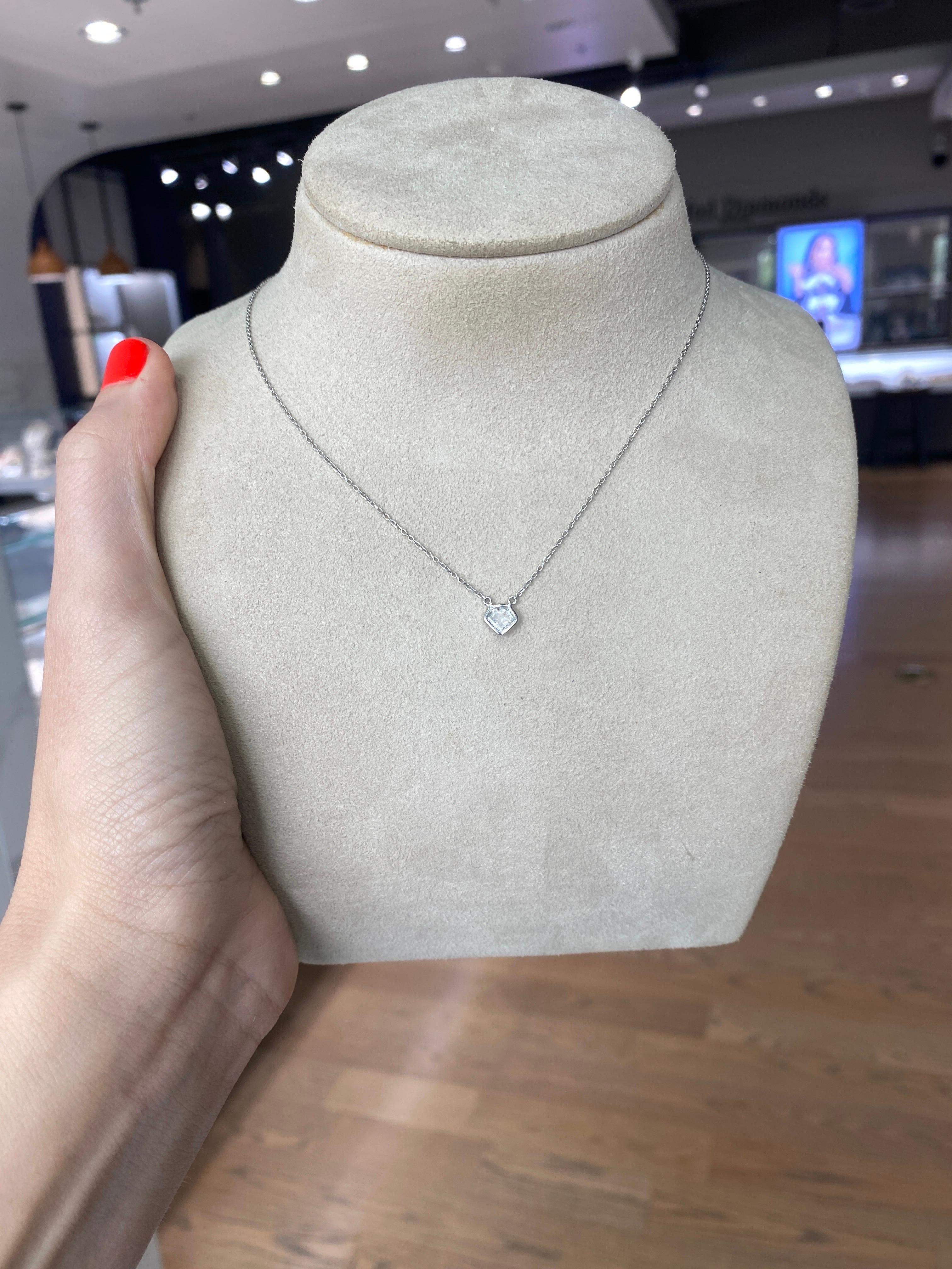 14k White Gold 0.3 Carat Modified Step Cut Shield Natural Diamond Necklace  In New Condition For Sale In Houston, TX