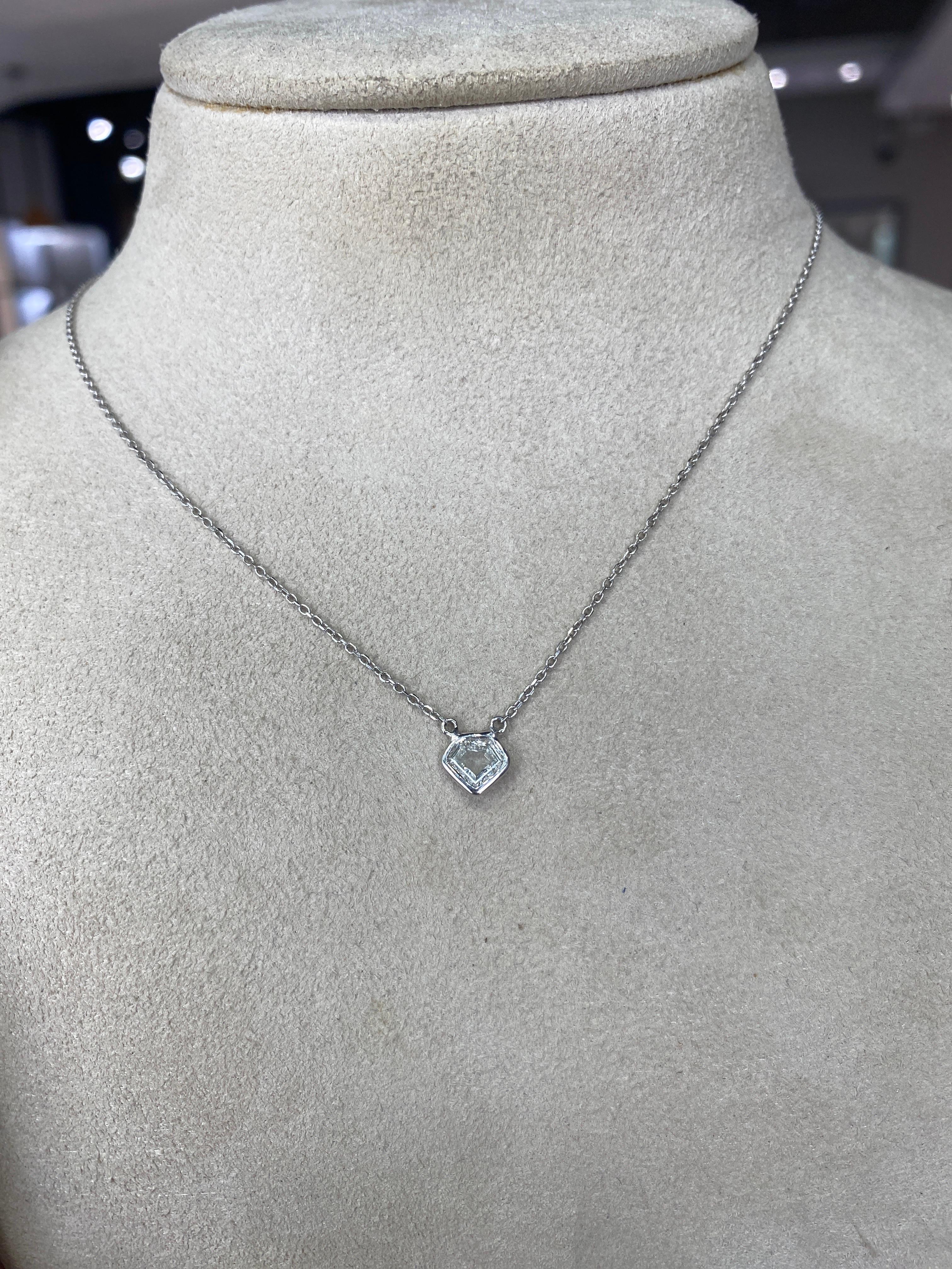 14k Weißgold 0,3 Karat Modified Step Cut Schild Natürlicher Diamant Halskette  für Damen oder Herren im Angebot