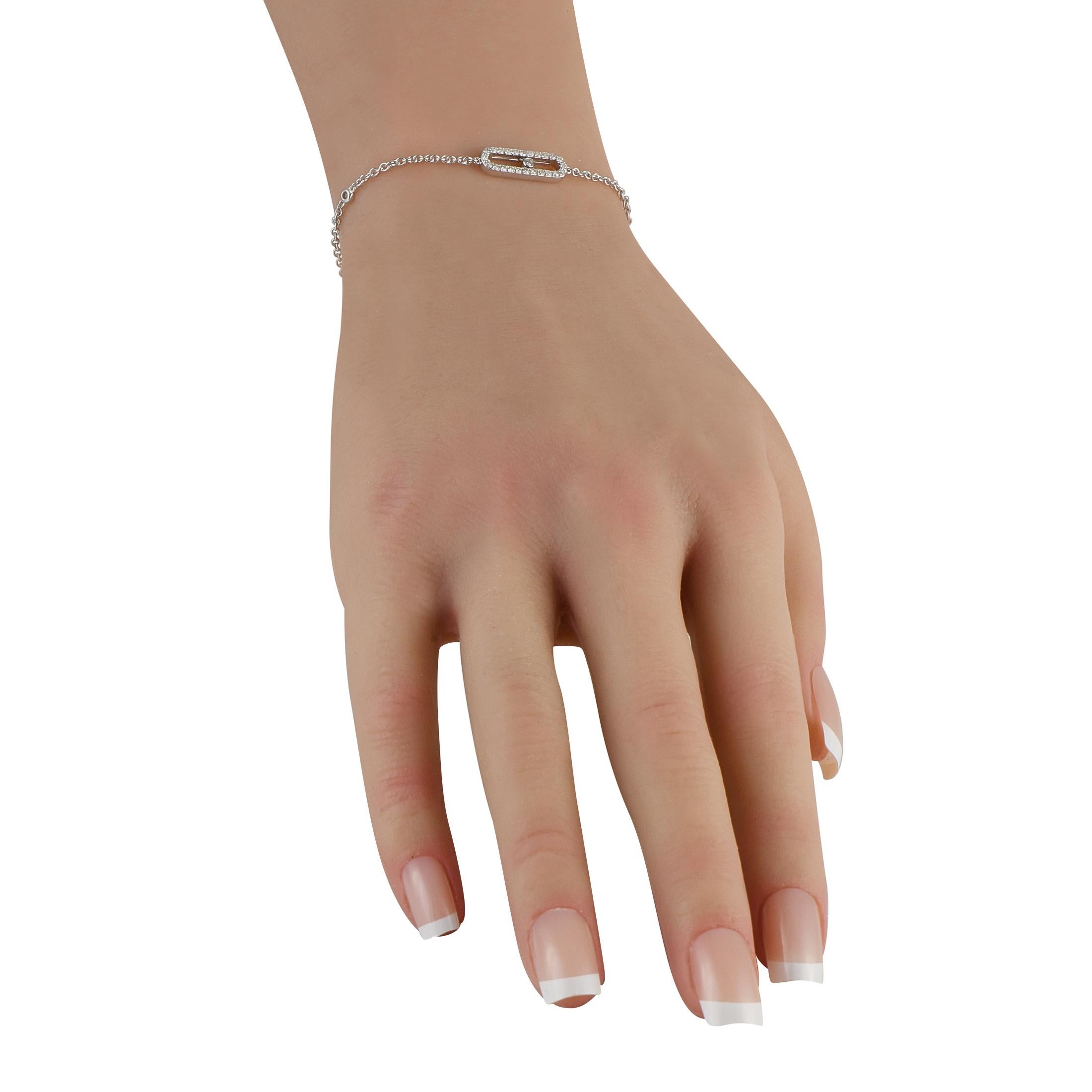 Questo bracciale di lusso è ideale per essere indossato tutti i giorni. I diamanti incastonati, per un peso totale di 0,30 carati, gli permettono di scintillare e brillare senza sforzo insieme a ogni tuo movimento. Realizzato in oro bianco 14K,