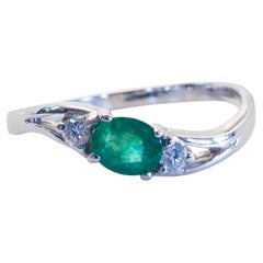 14K White Gold 0.30ct Oval Emerald & Brilliant White Quartz Wavy Ring