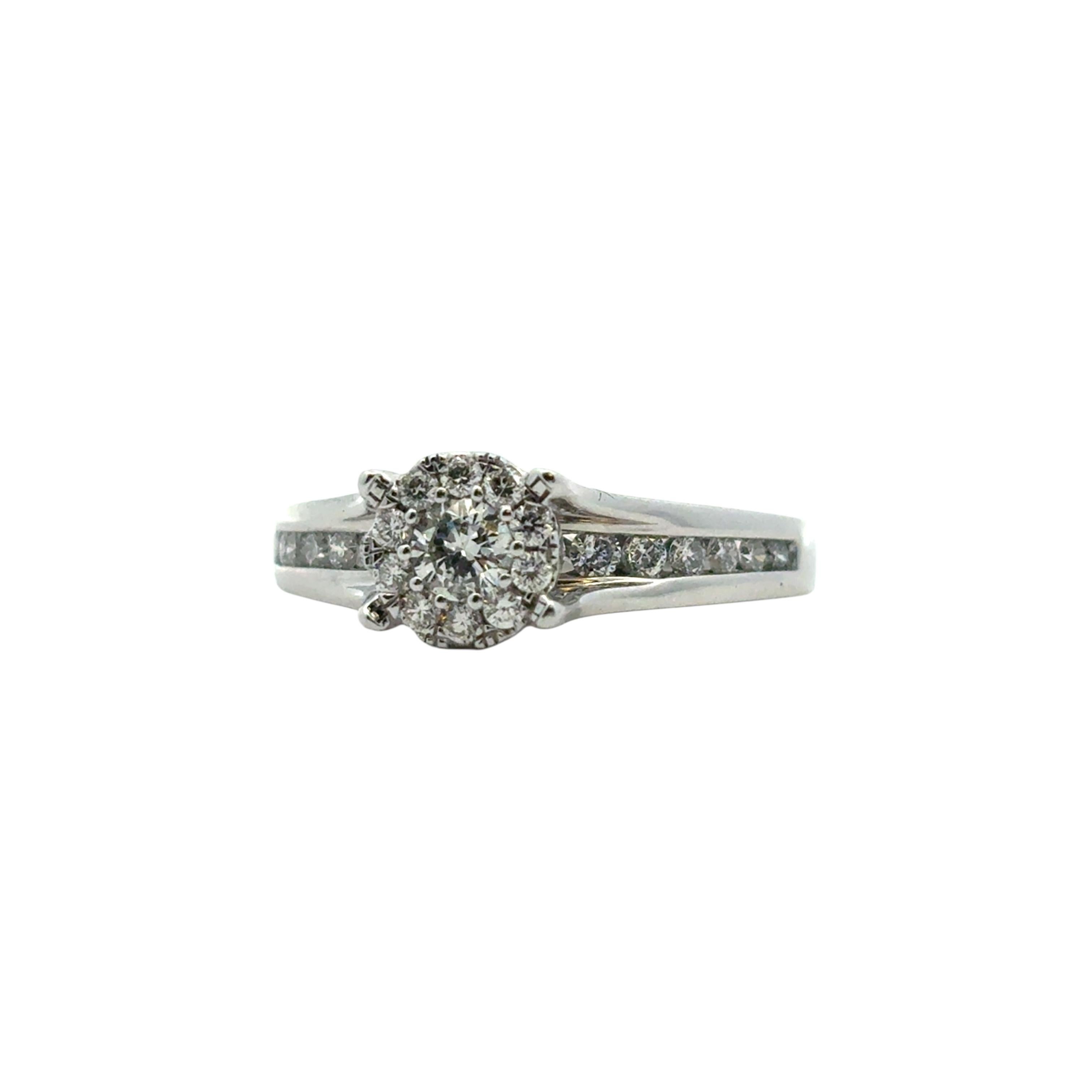 Bague de fiançailles en or blanc 14 carats avec diamant rond naturel de 0,33 carat en vente 5