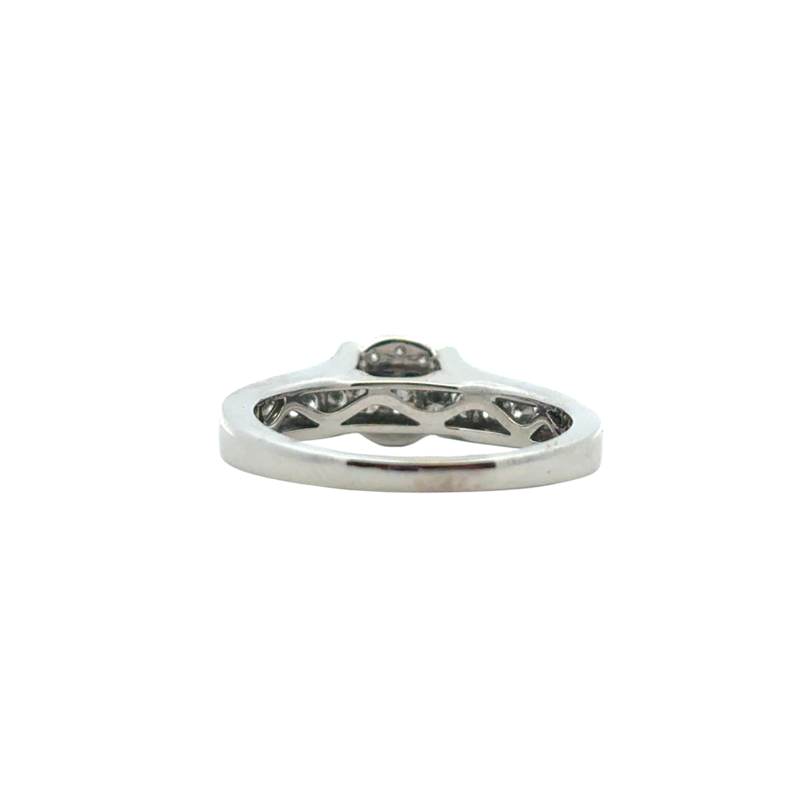 Bague de fiançailles en or blanc 14 carats avec diamant rond naturel de 0,33 carat en vente 2