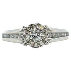 Anillo de compromiso de oro blanco de 14k con diamante redondo natural de 0,33 ct