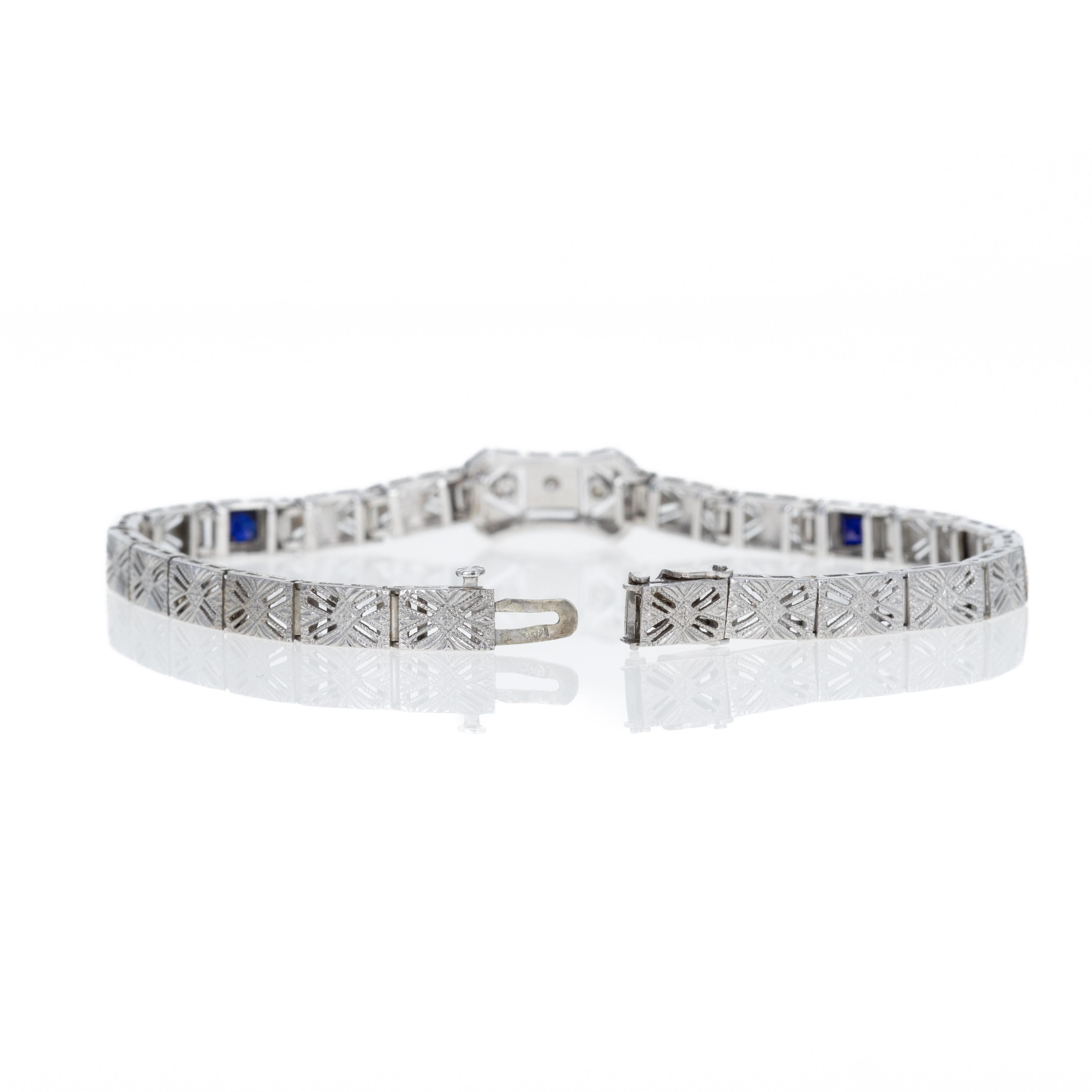 Art déco Bracelet en or blanc 14K .04 Old European Cut Diamond Sapphire Filigree en vente
