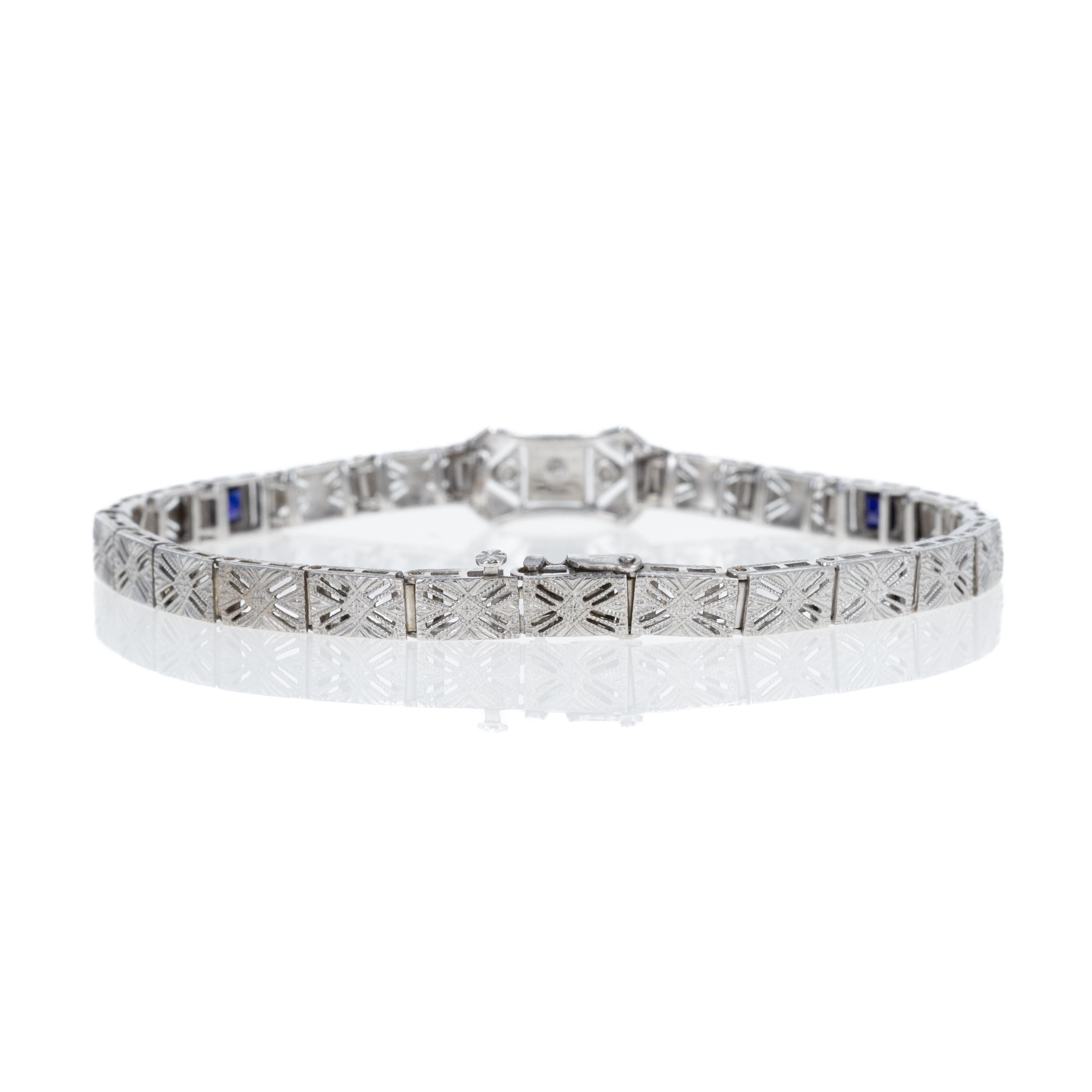 Taille vieille Europe Bracelet en or blanc 14K .04 Old European Cut Diamond Sapphire Filigree en vente