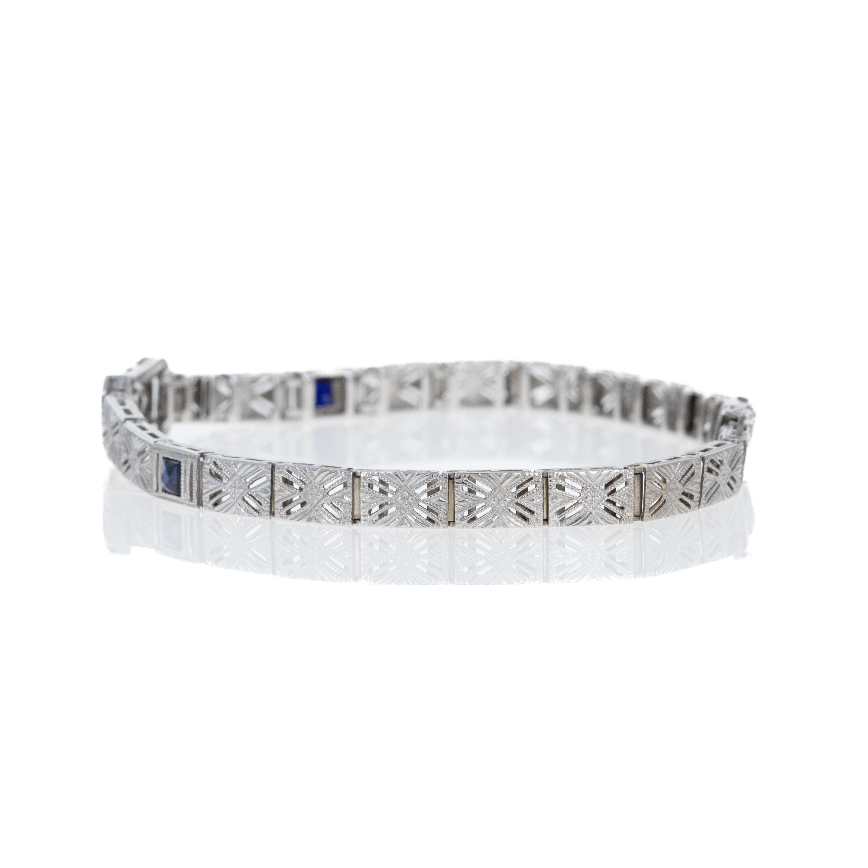 Bracelet en or blanc 14K .04 Old European Cut Diamond Sapphire Filigree Excellent état - En vente à Cape May, NJ