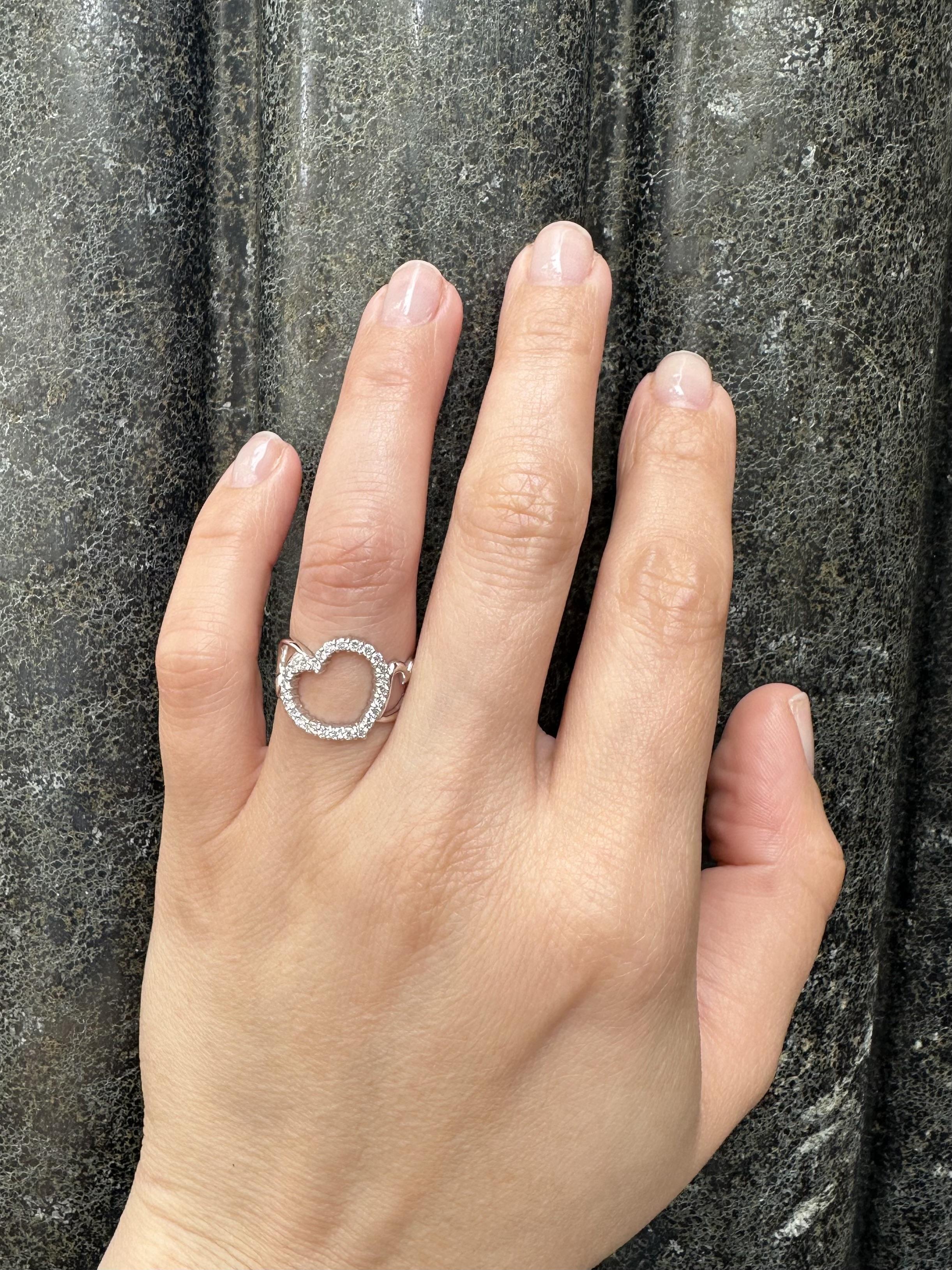 Bague en or blanc 14k 0.40ctw Diamond Wide Open Heart Band Taille 6 en vente 7