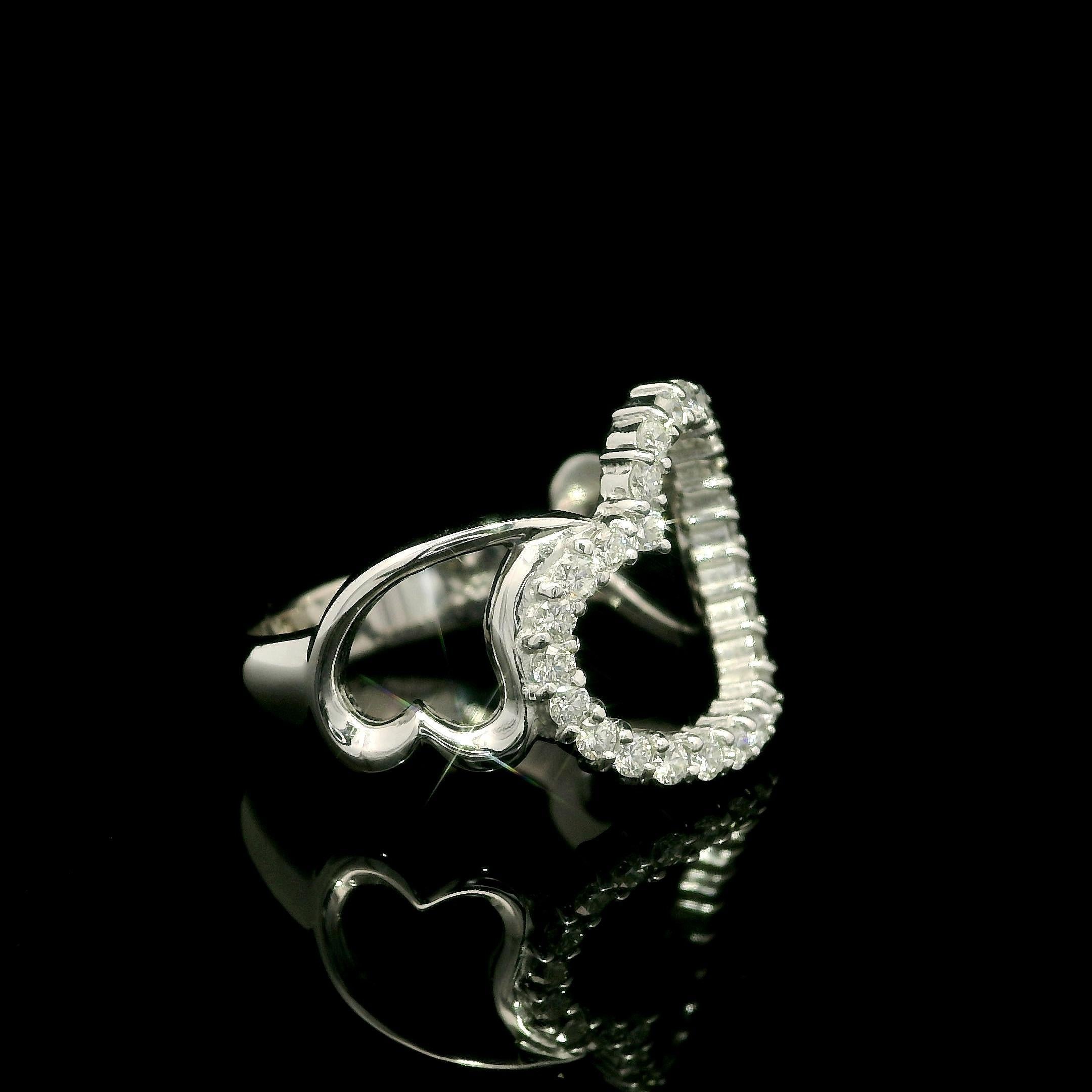 Taille brillant Bague en or blanc 14k 0.40ctw Diamond Wide Open Heart Band Taille 6 en vente