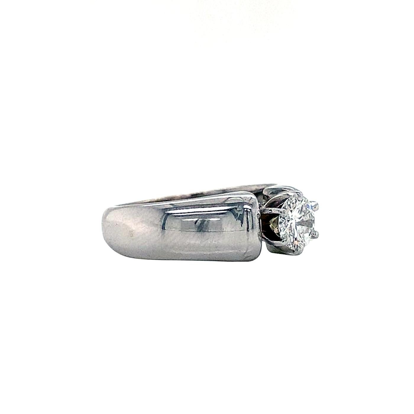 Taille ronde Bague de fiançailles solitaire en or blanc 14 carats avec diamants de 0,50 carat en vente