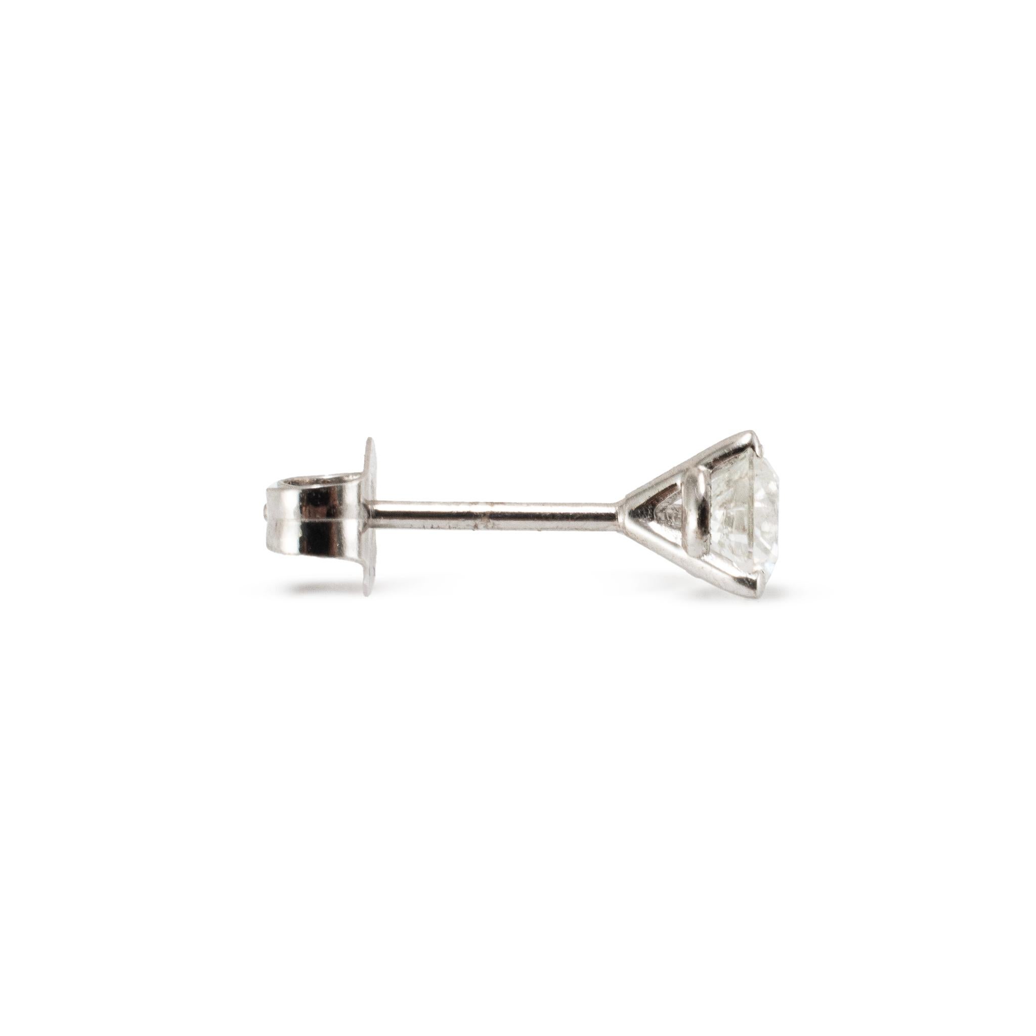 Boucles d'oreilles Petite en or blanc 14K serties de diamants ronds 0.50 CT 3-Prong Martini en vente 3