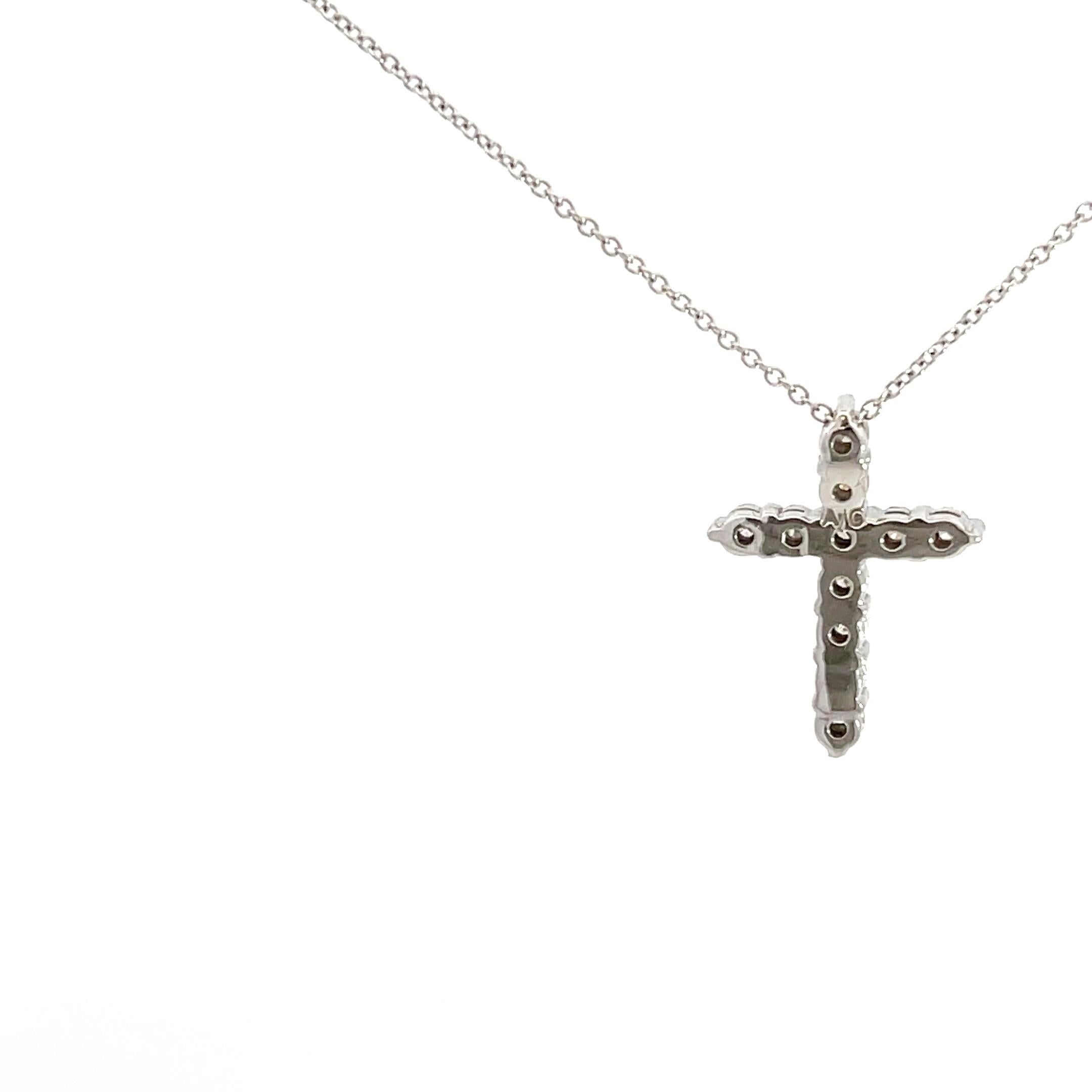 14K Weißgold-Kreuz-Anhänger mit 0,50 Karat Diamanten (Rundschliff) im Angebot