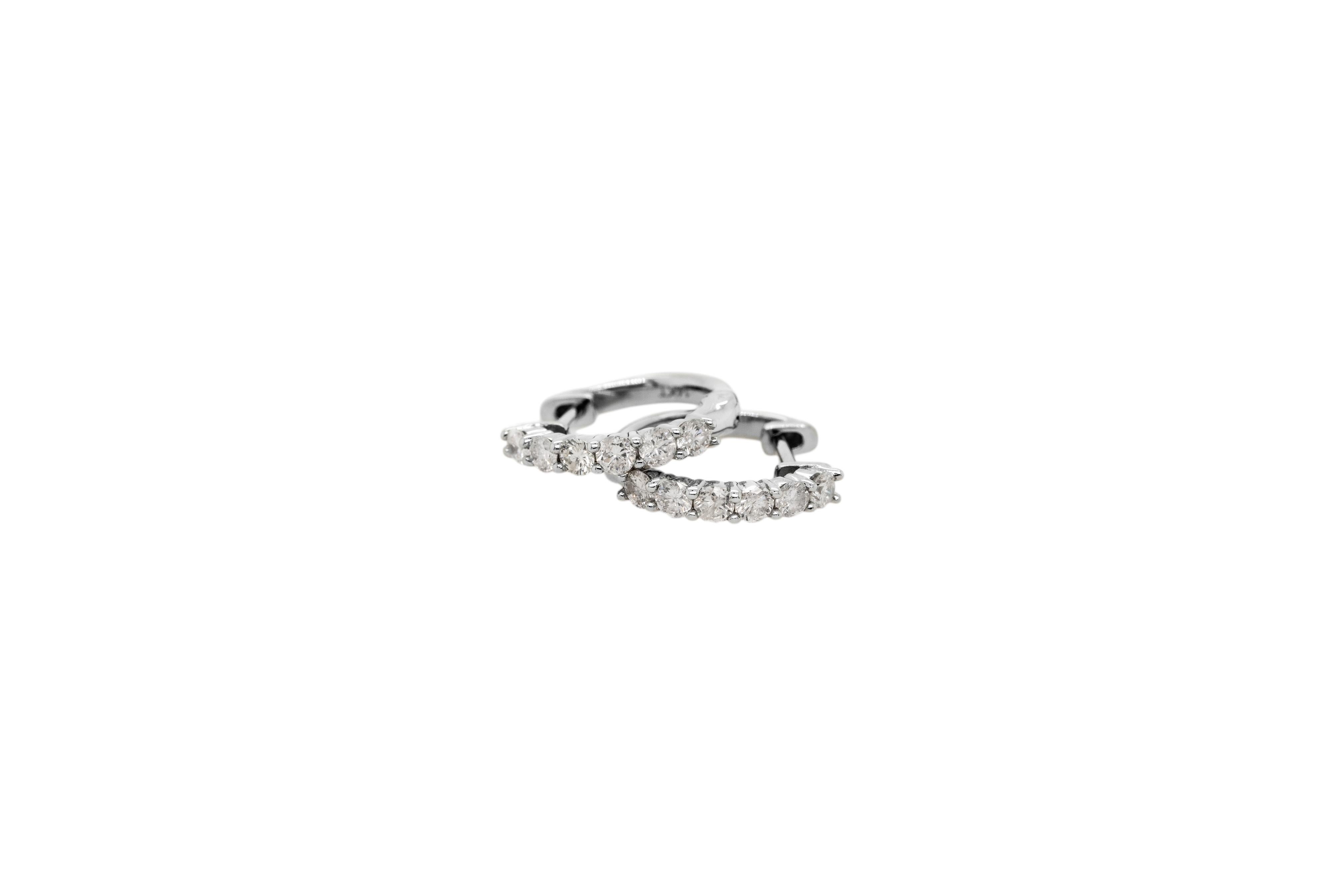 Orecchini a cerchio in oro bianco 14k con diamanti da 0,50 carati In condizioni ottime in vendita a Boca Raton, FL