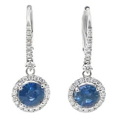 Boucles d'oreilles pendantes en or blanc 14K 0,55 ct de diamant et 2,86 ct de saphir rond