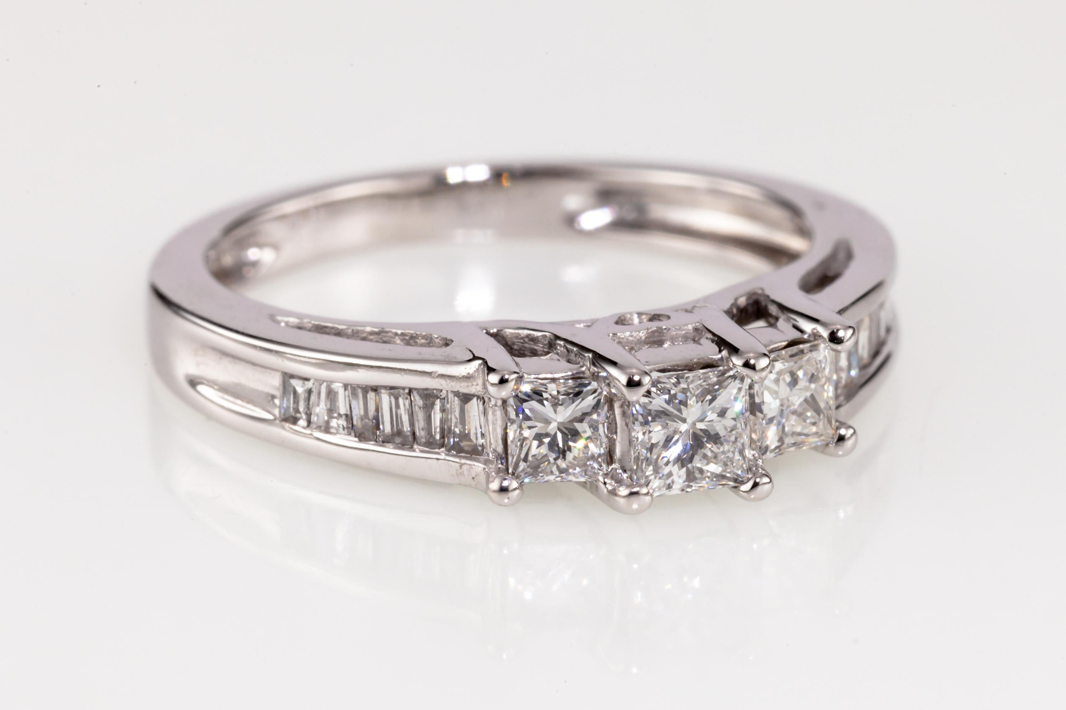 Anello dell'Unità in stile cattedrale con diamante da 0,56 carati in oro bianco 14k, misura 3,75 In condizioni buone in vendita a Van Nuys, CA