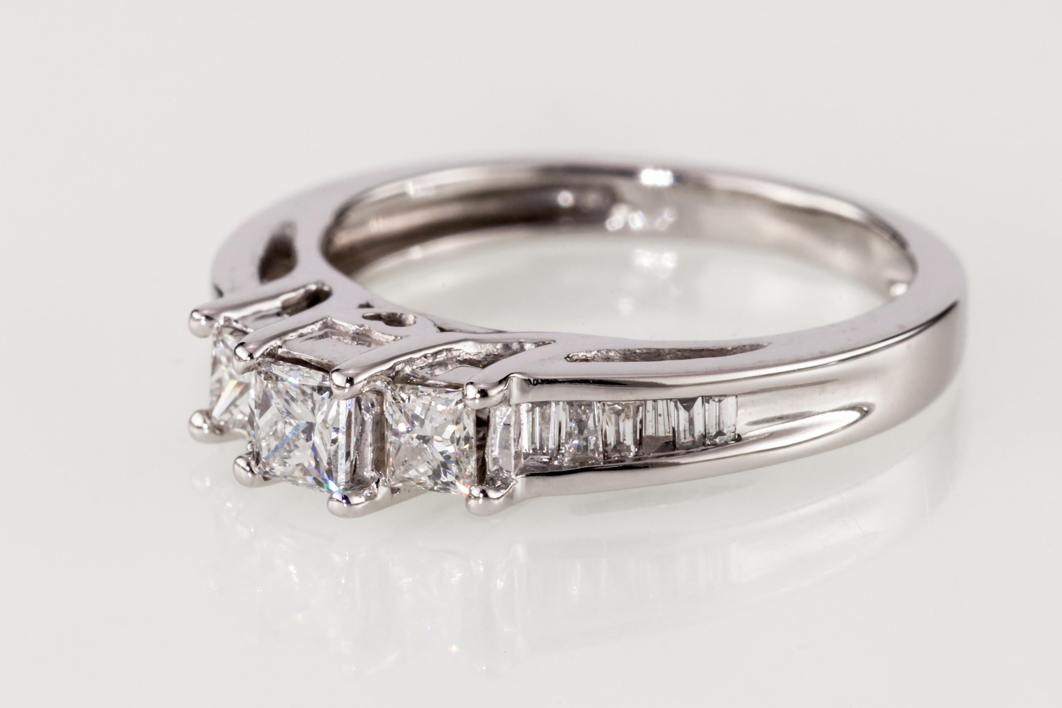 da uomo o donna Anello dell'Unità in stile cattedrale con diamante da 0,56 carati in oro bianco 14k, misura 3,75 in vendita