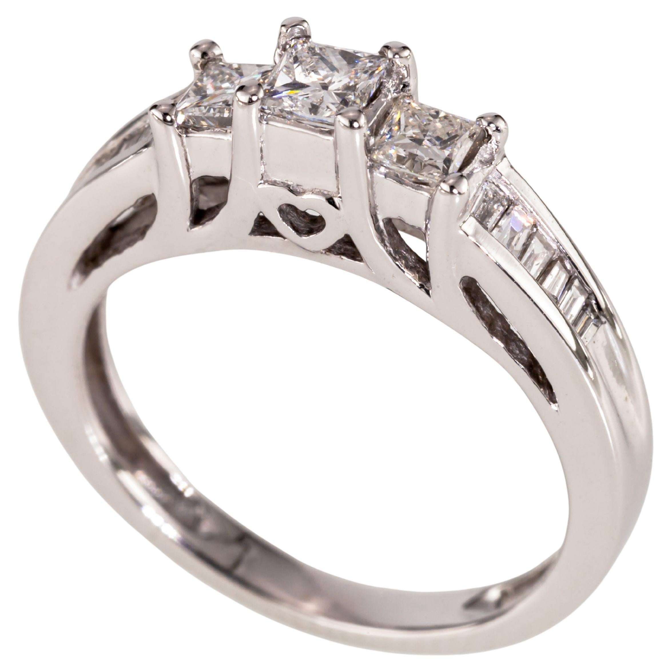 Anello dell'Unità in stile cattedrale con diamante da 0,56 carati in oro bianco 14k, misura 3,75 in vendita