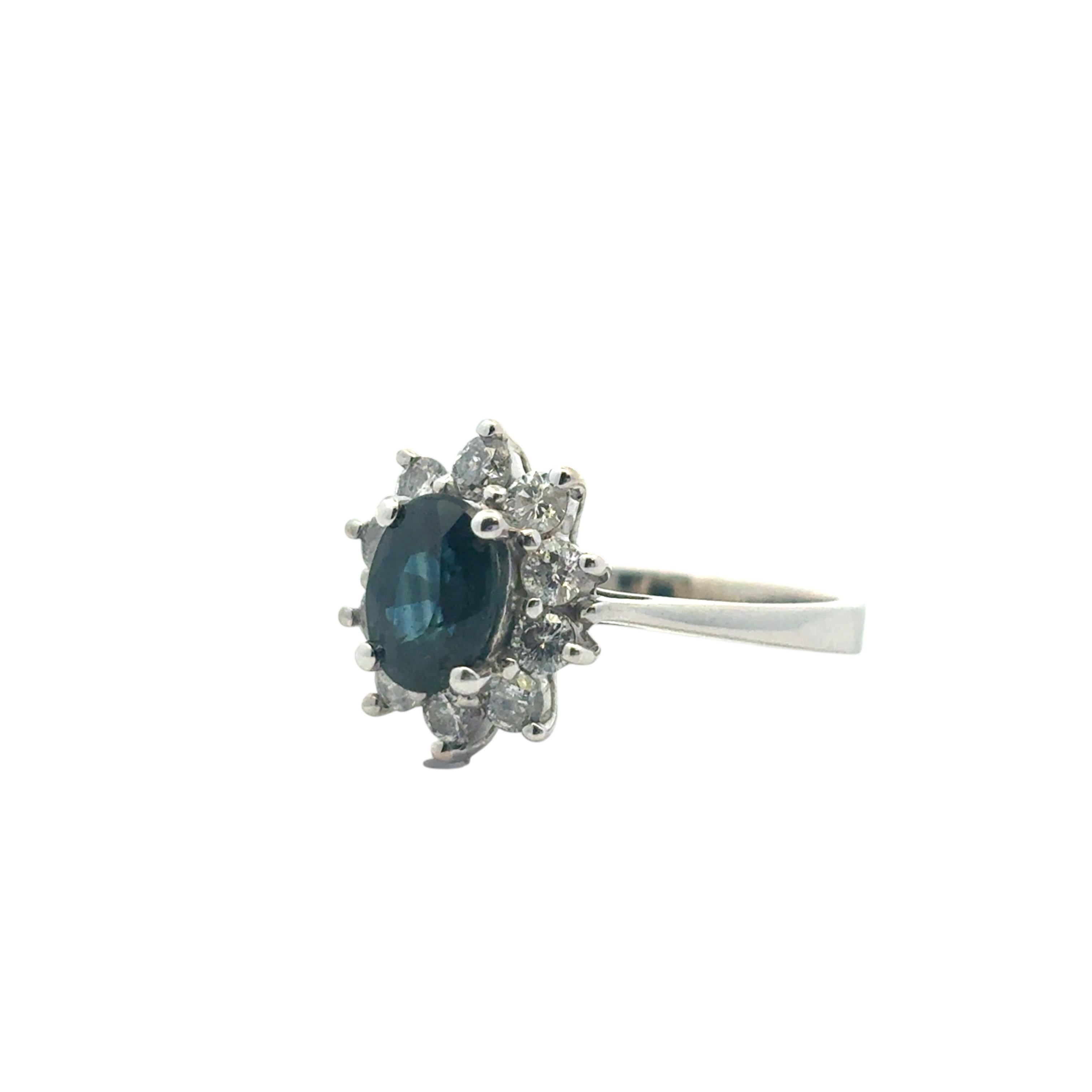 Bague en or blanc 14 carats avec saphir ovale de 0,60 carat et diamant naturel de 0,40 carat en vente 2