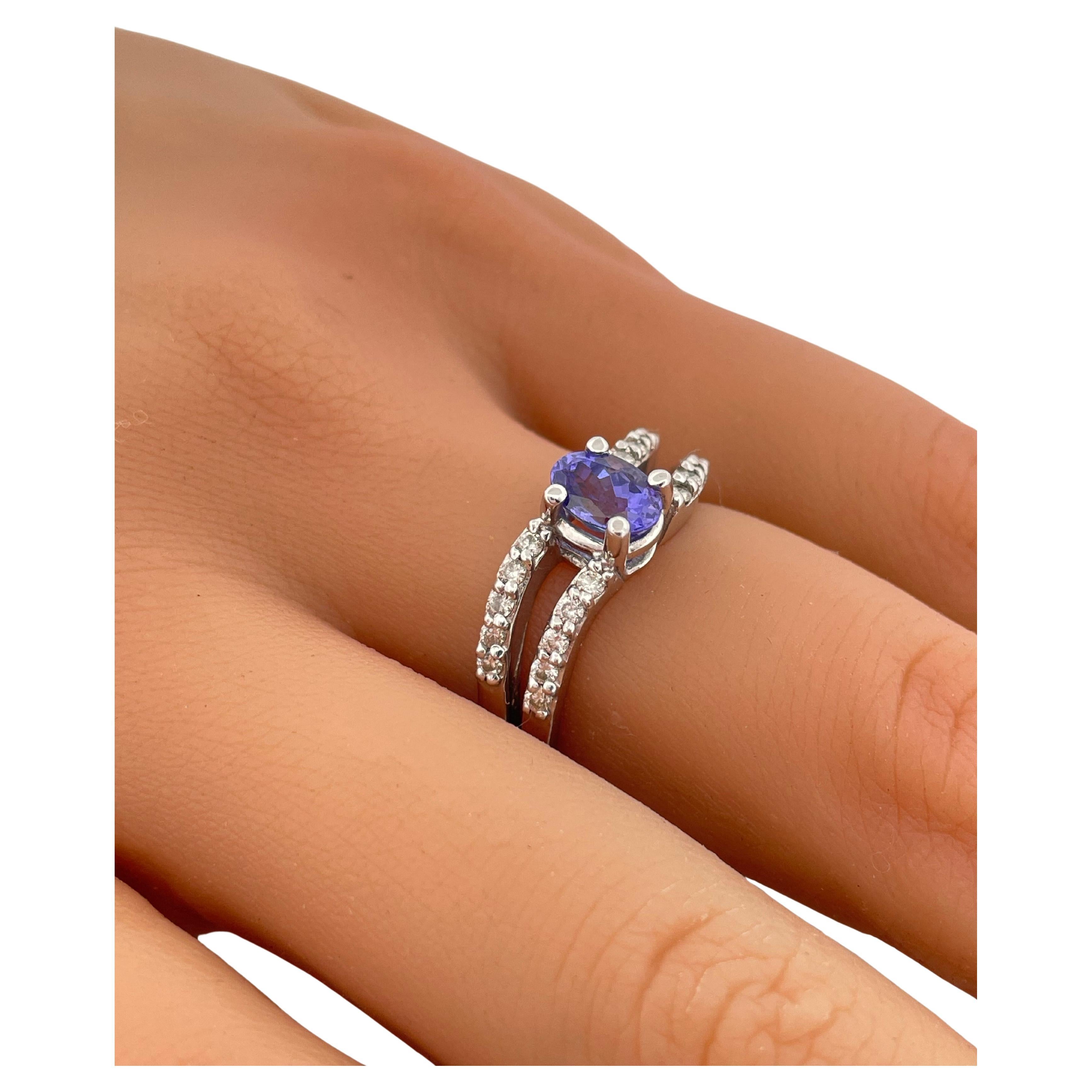 Anillo de oro blanco de 14 quilates con tanzanita de 0,60 quilates y diamante H-I SI1 de 0,40 quilates en venta 1