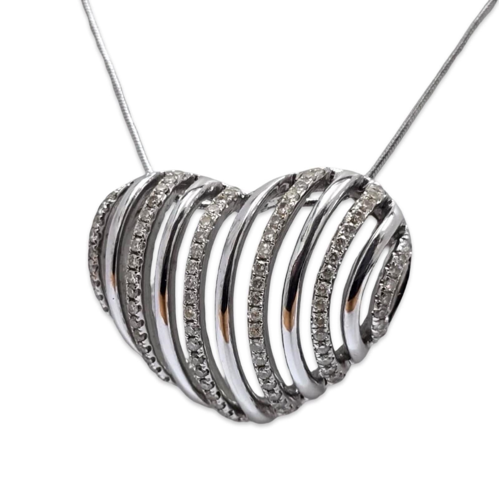 Collier en or blanc 14K avec pendentif ruban en forme de cœur et diamants 0.63tcw 16 pouces Pour femmes en vente