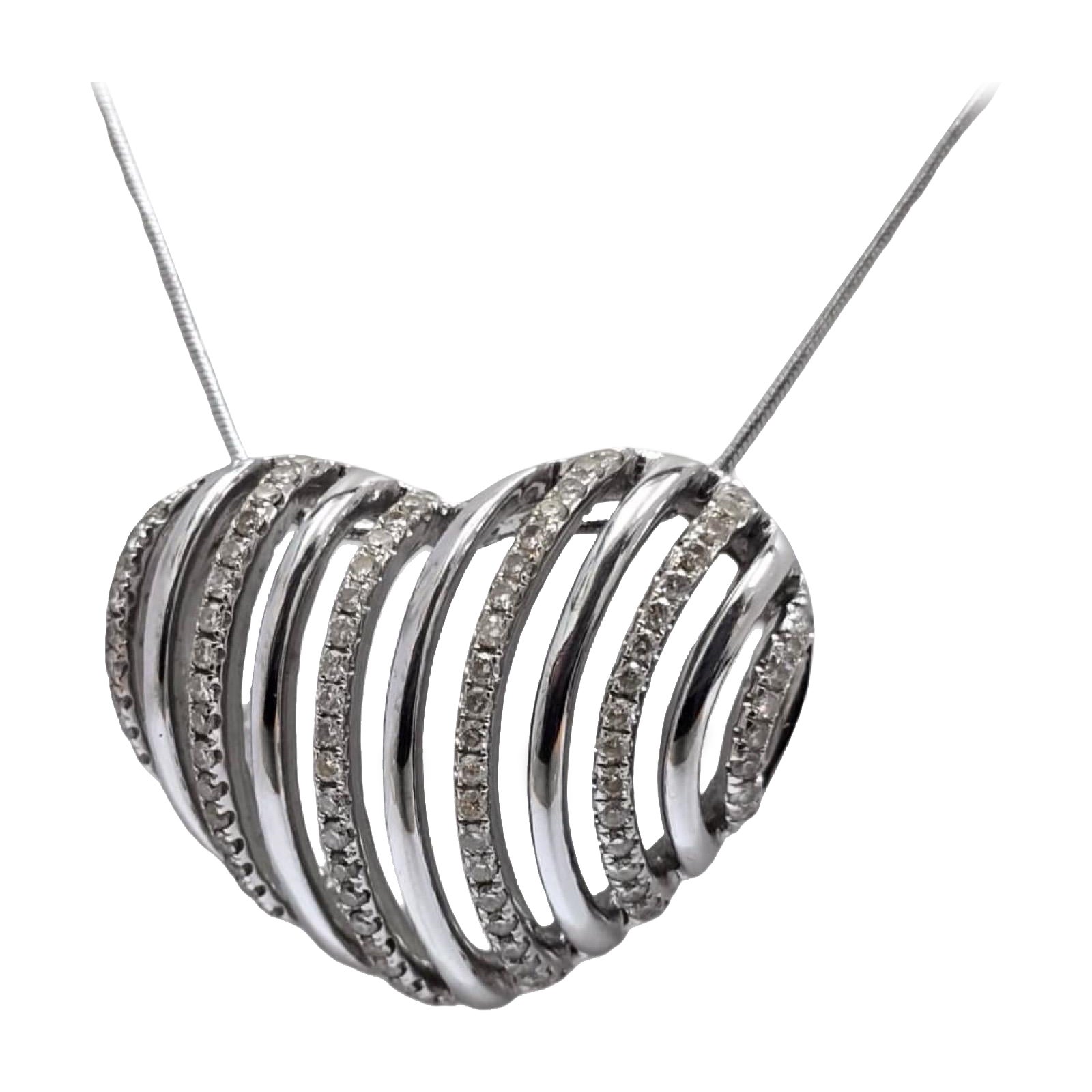 Collana con ciondolo a cuore a nastro in oro bianco 14K con diamanti da 0,63tcw da 16 pollici