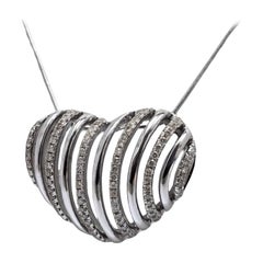 Collana con ciondolo a cuore a nastro in oro bianco 14K con diamanti da 0,63tcw da 16 pollici