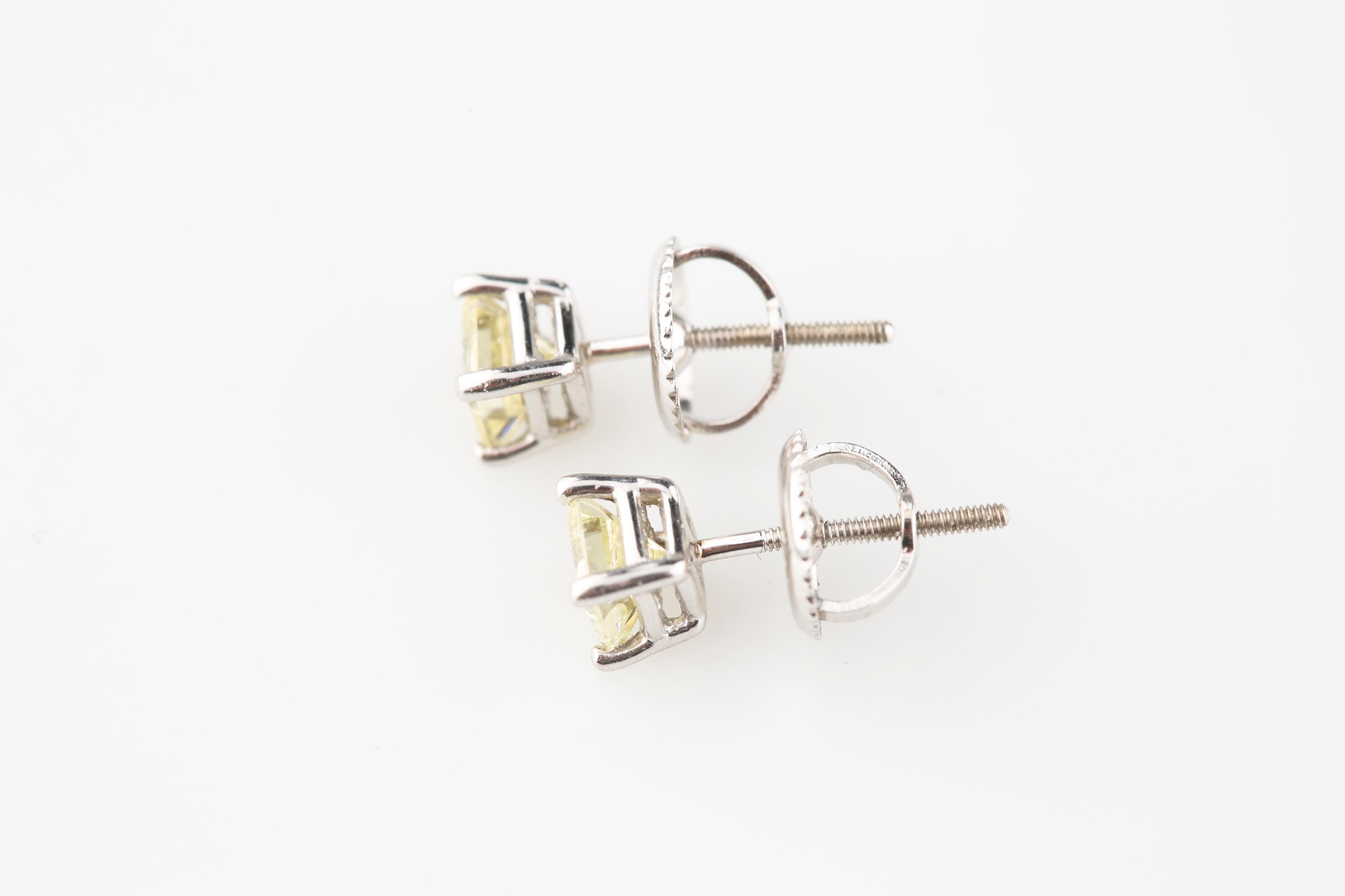 Gorgeous 14k White Gold Princess Diamond Stud Earrings
Total Diamond Weight = 0.64 Ct
Color = Q
Clarity = I1
Adorable Earrings!
Total Mass = 0.96 grams